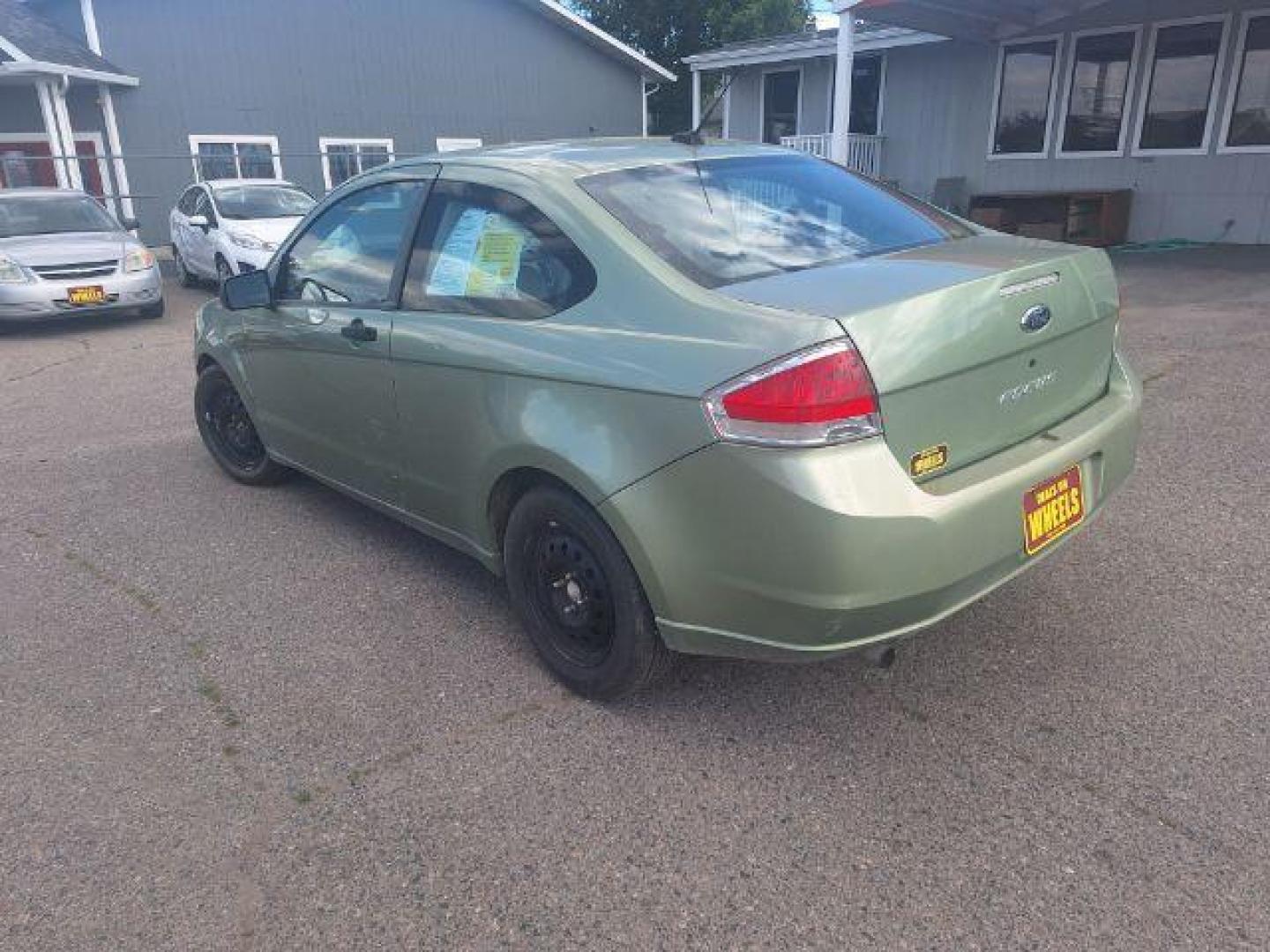 2008 GREEN FORD FOCUS green (1FAHP32N58W) with an 2.0L 16V engine, Manual transmission, located at 1821 N Montana Ave., Helena, MT, 59601, (406) 422-1031, 0.000000, 0.000000 - Photo#1