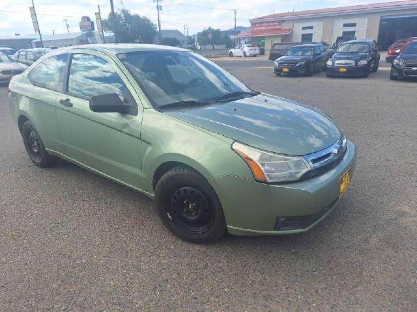 2008 GREEN FORD FOCUS green (1FAHP32N58W) with an 2.0L 16V engine, Manual transmission, located at 1821 N Montana Ave., Helena, MT, 59601, (406) 422-1031, 0.000000, 0.000000 - Photo#4