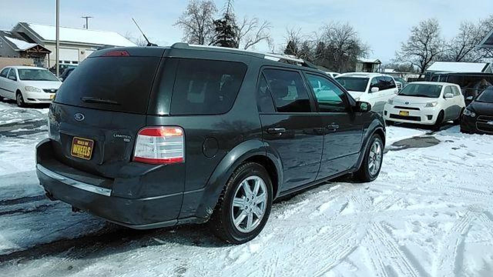 2008 Ford Taurus X Limited AWD (1FMDK06W28G) with an 3.5L V6 DOHC 24V engine, 6-Speed Automatic transmission, located at 1821 N Montana Ave., Helena, MT, 59601, (406) 422-1031, 0.000000, 0.000000 - Photo#3