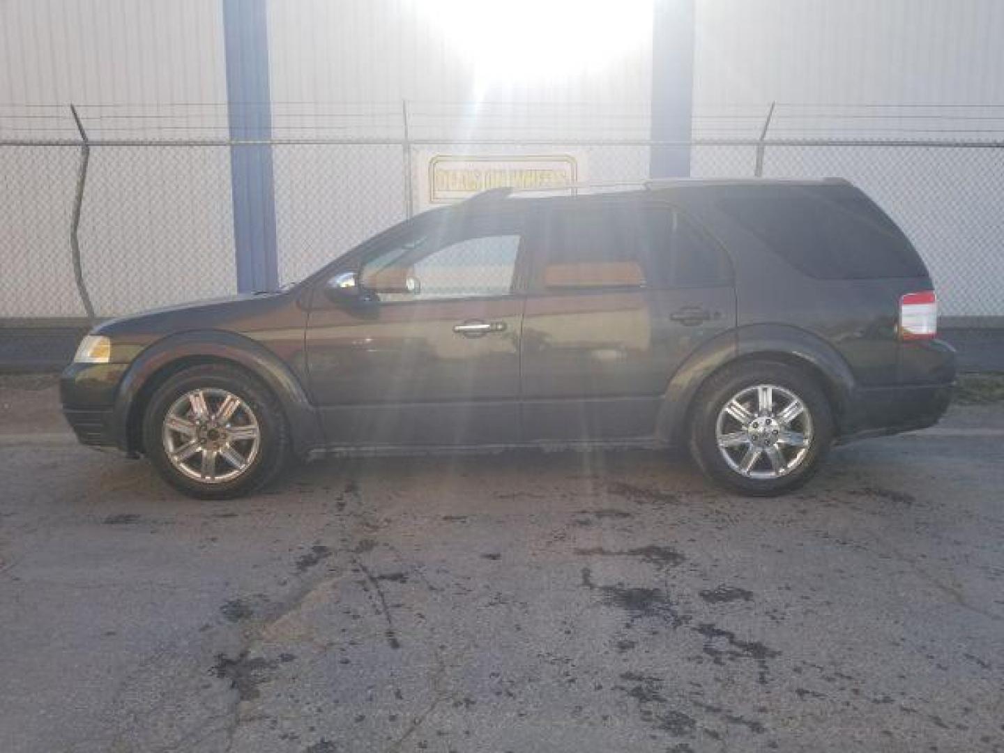 2008 Ford Taurus X Limited AWD (1FMDK06W18G) with an 3.5L V6 DOHC 24V engine, 6-Speed Automatic transmission, located at 4801 10th Ave S,, Great Falls, MT, 59405, 0.000000, 0.000000 - Photo#2