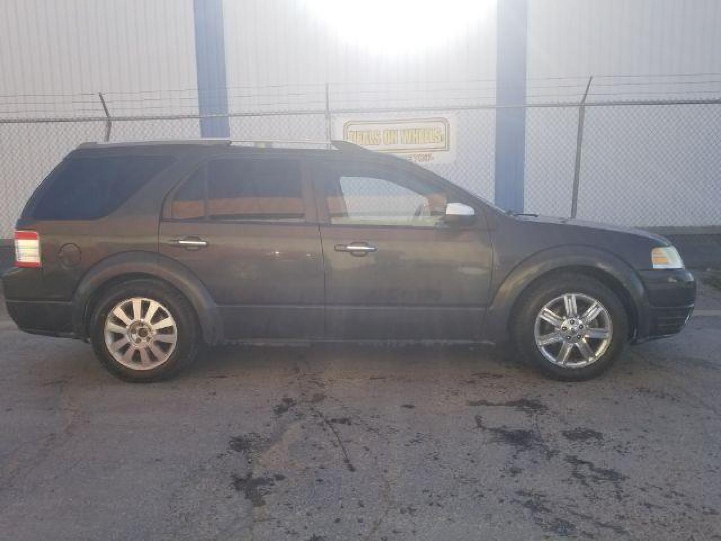 2008 Ford Taurus X Limited AWD (1FMDK06W18G) with an 3.5L V6 DOHC 24V engine, 6-Speed Automatic transmission, located at 4801 10th Ave S,, Great Falls, MT, 59405, 0.000000, 0.000000 - Photo#5