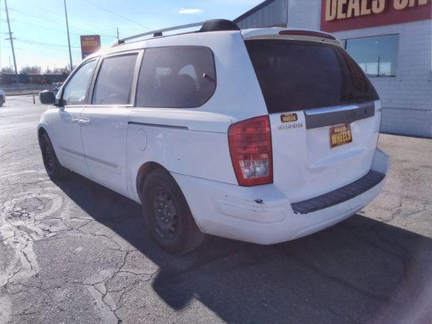 2008 Hyundai Entourage SPORTS VAN (KNDMC233086) with an 3.8L V6 DOHC 24V engine, 5-Speed Automatic transmission, located at 4047 Montana Ave., Billings, MT, 59101, 45.770847, -108.529800 - Photo#6