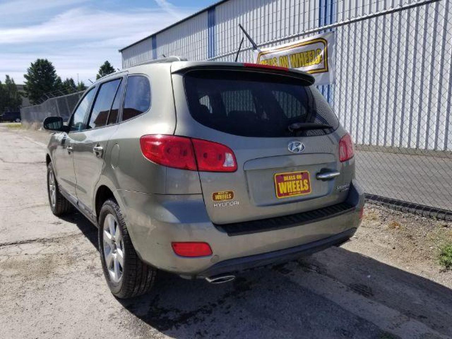 2008 Hyundai Santa Fe Limited AWD (5NMSH73E18H) with an 3.3L V6 DOHC 24V engine, 5-Speed Automatic transmission, located at 1821 N Montana Ave., Helena, MT, 59601, (406) 422-1031, 0.000000, 0.000000 - Photo#13