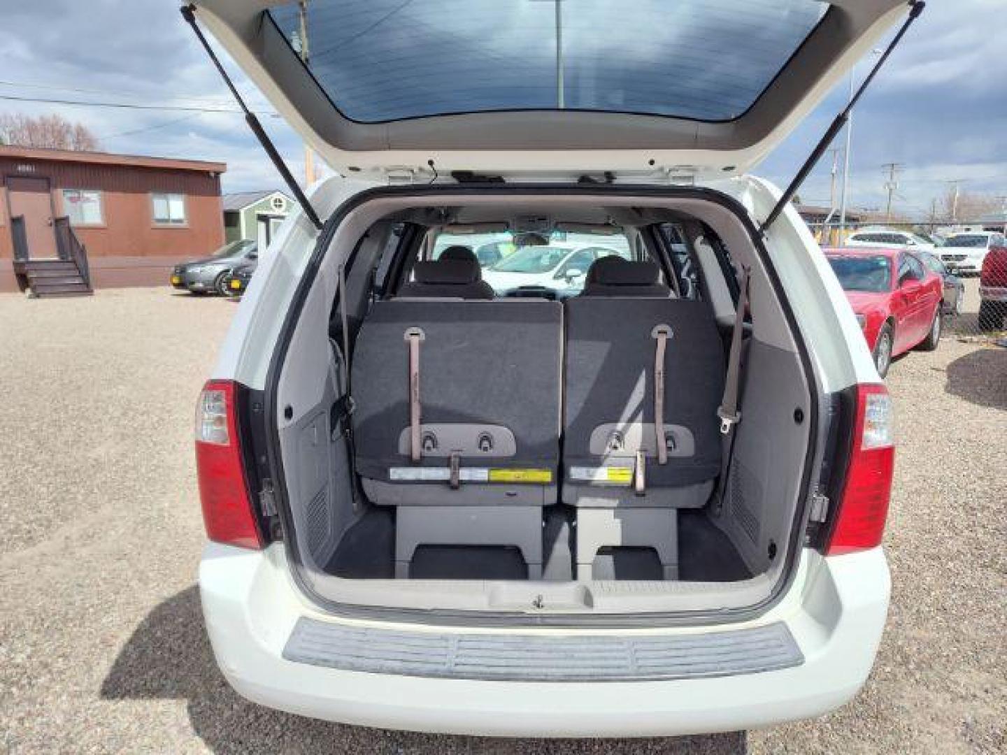 2008 Clear White Kia Sedona LX LWB (KNDMB233686) with an 3.8L V6 DOHC 24V engine, 5-Speed Automatic transmission, located at 4801 10th Ave S,, Great Falls, MT, 59405, 0.000000, 0.000000 - Photo#12