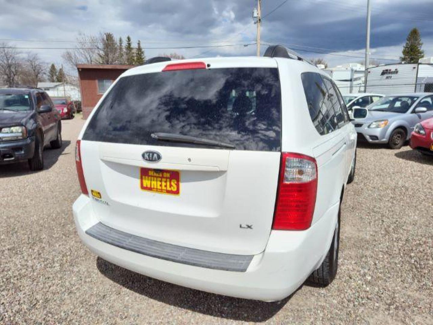 2008 Clear White Kia Sedona LX LWB (KNDMB233686) with an 3.8L V6 DOHC 24V engine, 5-Speed Automatic transmission, located at 4801 10th Ave S,, Great Falls, MT, 59405, 0.000000, 0.000000 - Photo#4