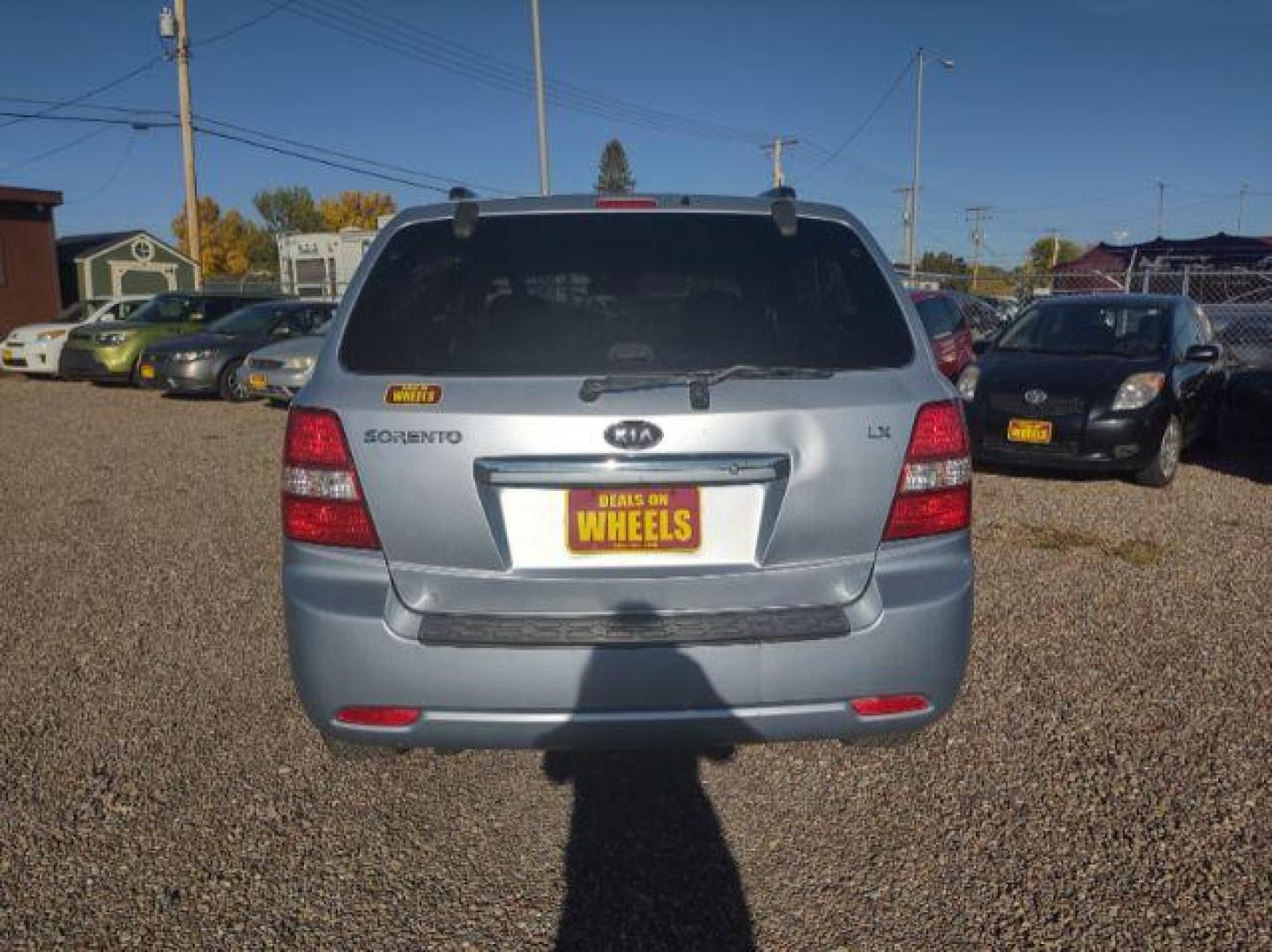 2008 Kia Sorento LX 4WD (KNDJC735885) with an 3.3L V6 DOHC 24V engine, 5-Speed Automatic transmission, located at 4801 10th Ave S,, Great Falls, MT, 59405, 0.000000, 0.000000 - Photo#3