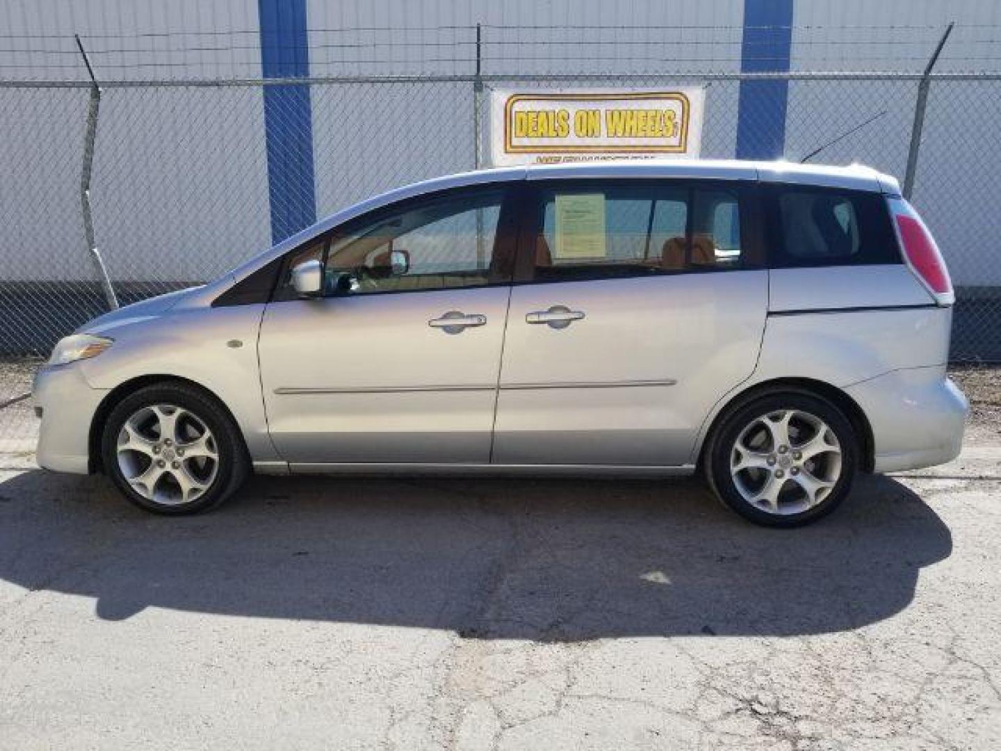 2008 Mazda MAZDA5 Sport (JM1CR293880) with an 2.3L L4 DOHC 16V engine, located at 601 E. Idaho St., Kalispell, MT, 59901, 0.000000, 0.000000 - Photo#2