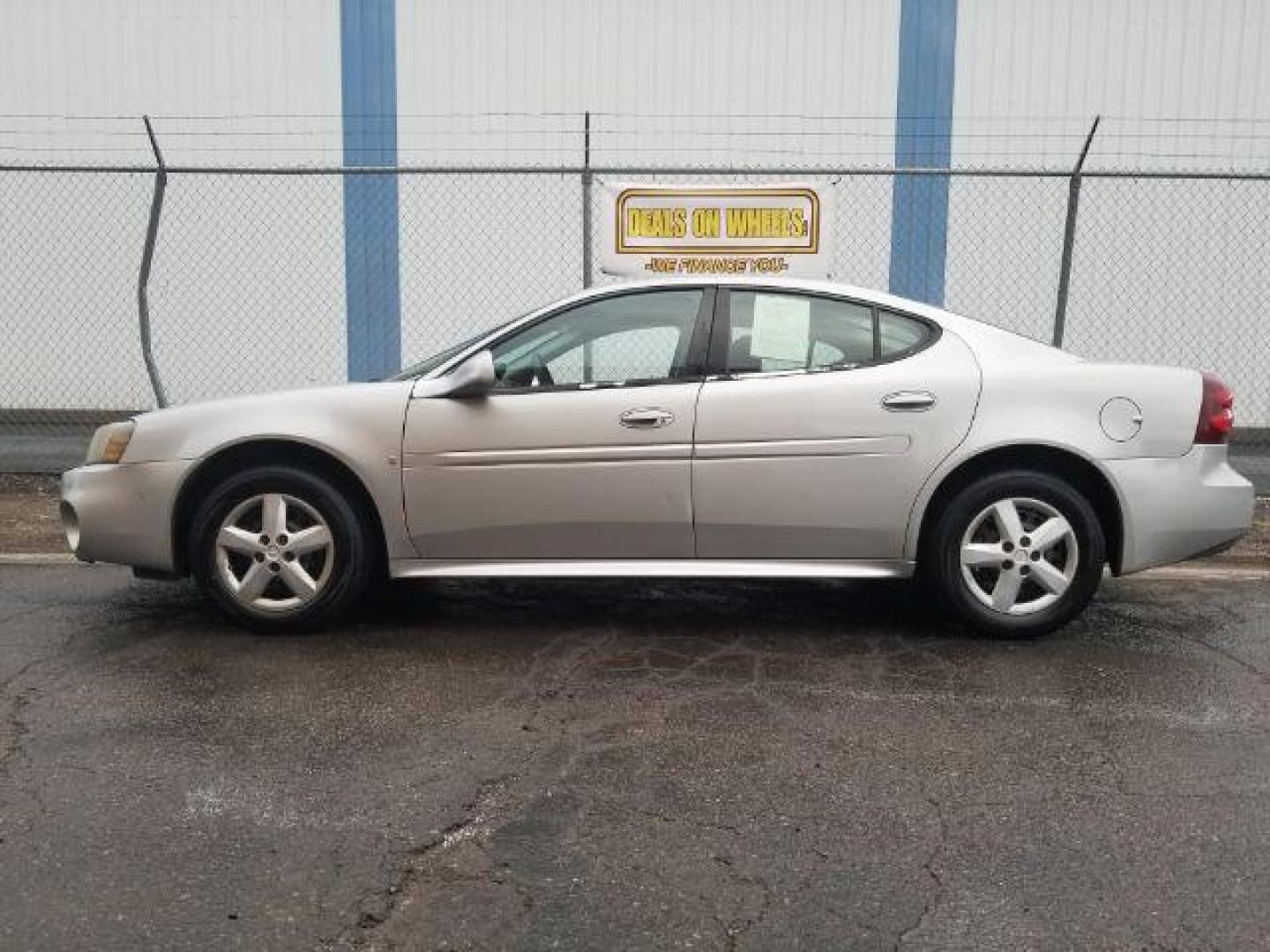 2008 Pontiac Grand Prix Sedan (2G2WP552381) with an 3.8L V6 OHV 12V engine, 4-Speed Automatic transmission, located at 4801 10th Ave S,, Great Falls, MT, 59405, 0.000000, 0.000000 - Photo#6