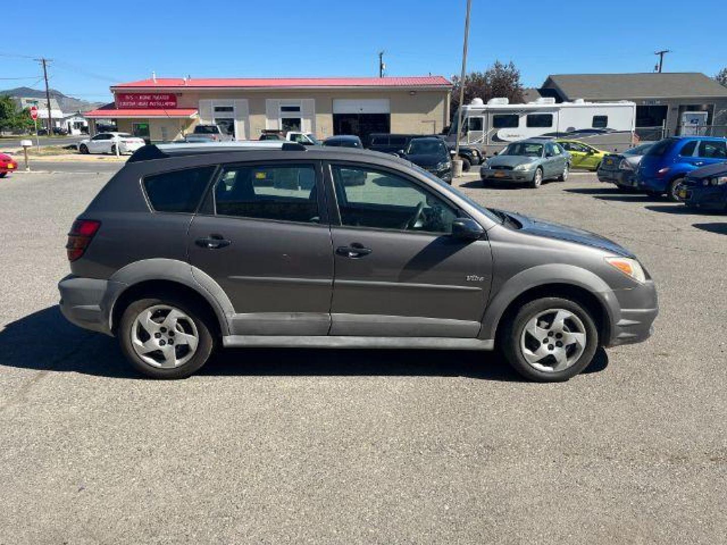 2008 Pontiac Vibe Base (5Y2SL65868Z) with an 1.8L L4 DOHC 16V engine, 5-Speed Manual transmission, located at 1821 N Montana Ave., Helena, MT, 59601, (406) 422-1031, 0.000000, 0.000000 - Photo#3