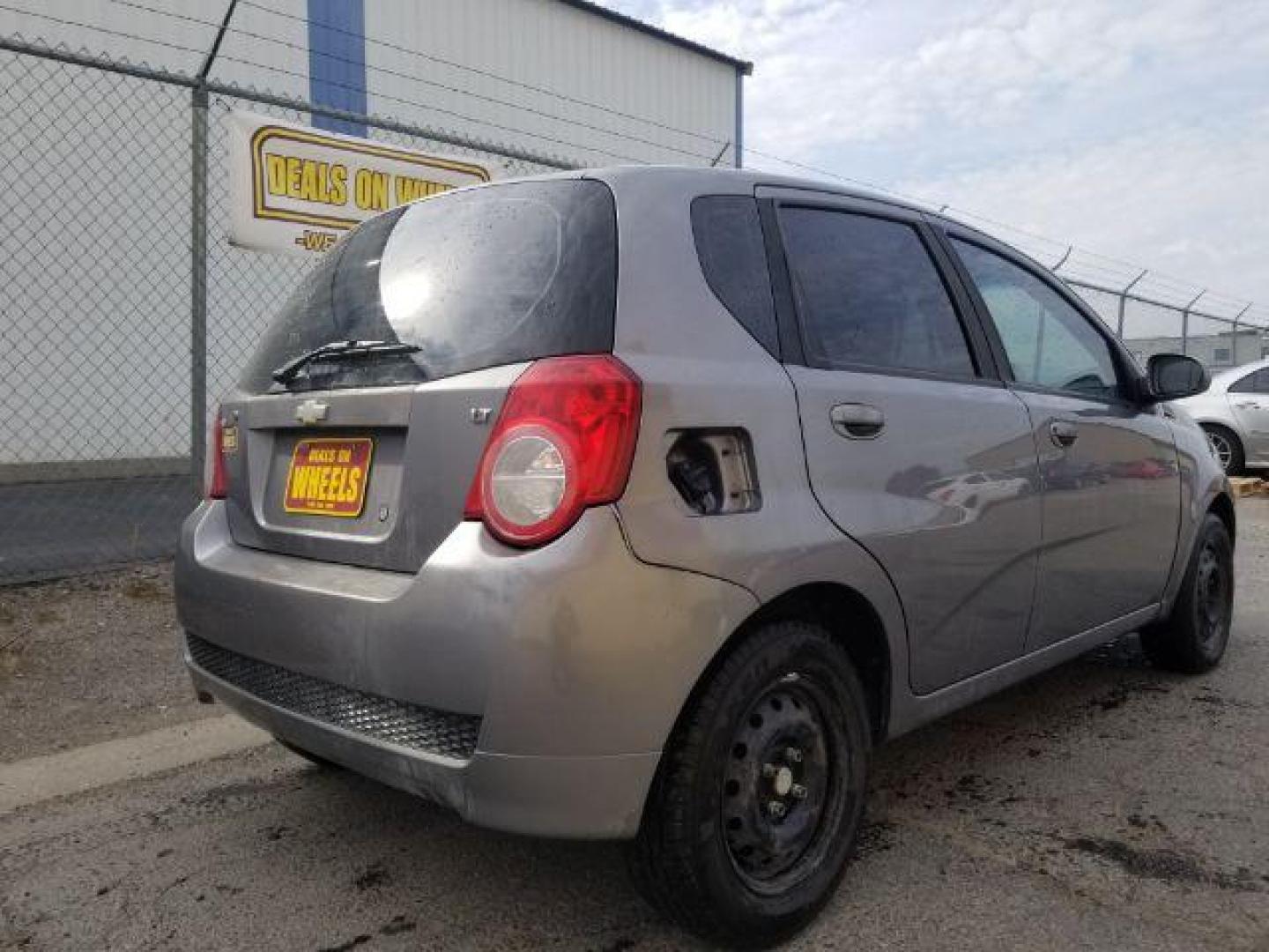 2009 Chevrolet Aveo5 LS (KL1TD66E19B) with an 1.6L L4 DOHC 16V engine, located at 1800 West Broadway, Missoula, 59808, (406) 543-1986, 46.881348, -114.023628 - Photo#4