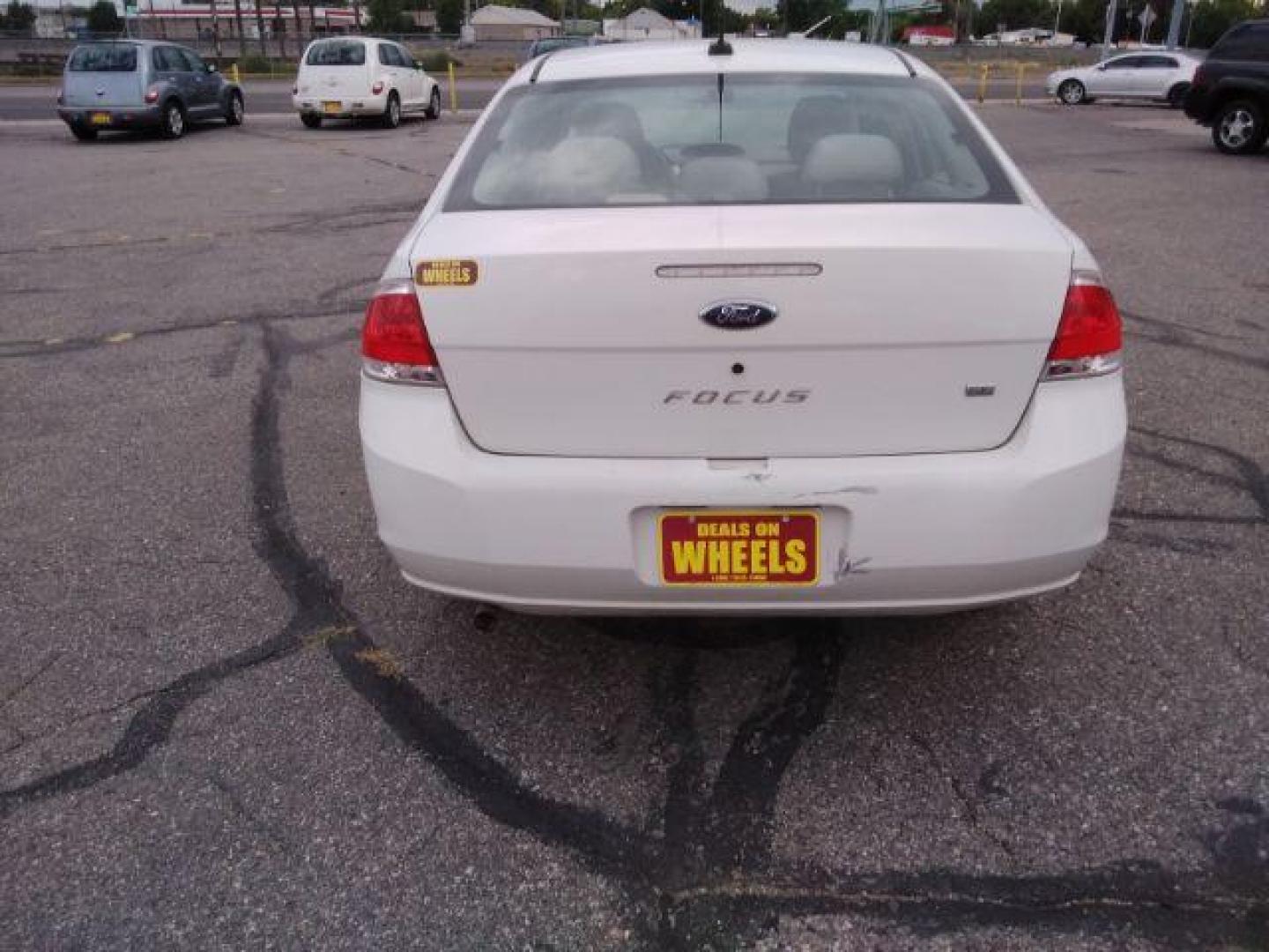 2009 Ford Focus SE Sedan (1FAHP35N29W) with an 2.0L L4 DOHC 16V engine, located at 4047 Montana Ave., Billings, MT, 59101, 45.770847, -108.529800 - Photo#5