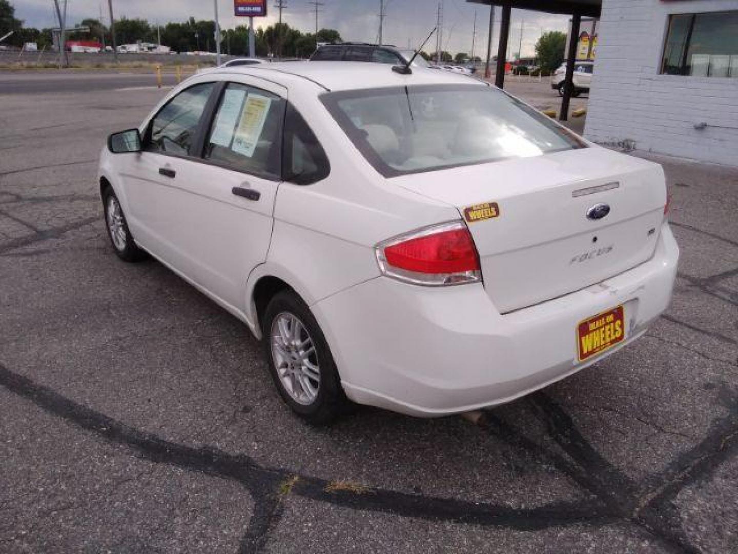 2009 Ford Focus SE Sedan (1FAHP35N29W) with an 2.0L L4 DOHC 16V engine, located at 4047 Montana Ave., Billings, MT, 59101, 45.770847, -108.529800 - Photo#6