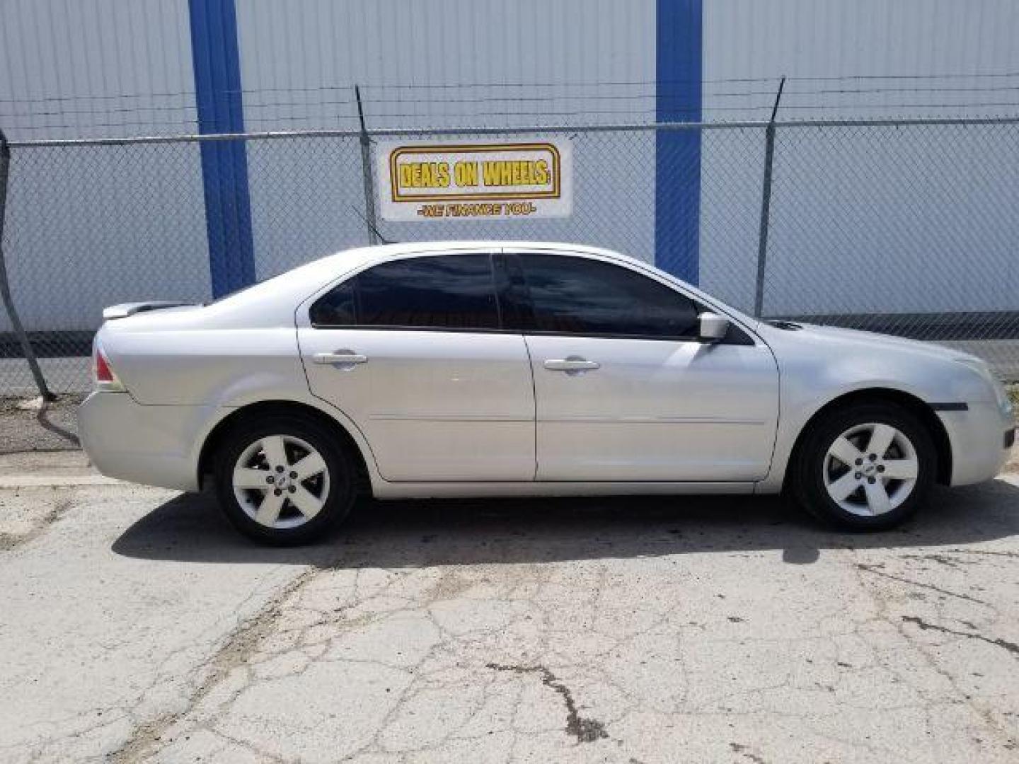 2009 Ford Fusion I4 SE (3FAHP07Z19R) with an 2.3L L4 DOHC 16V engine, located at 4801 10th Ave S,, Great Falls, MT, 59405, 0.000000, 0.000000 - Photo#5