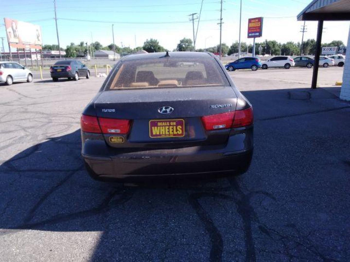 2009 Hyundai Sonata GLS (5NPET46C59H) with an 2.4L L4 DOHC 16V engine, located at 4047 Montana Ave., Billings, MT, 59101, 45.770847, -108.529800 - Photo#3