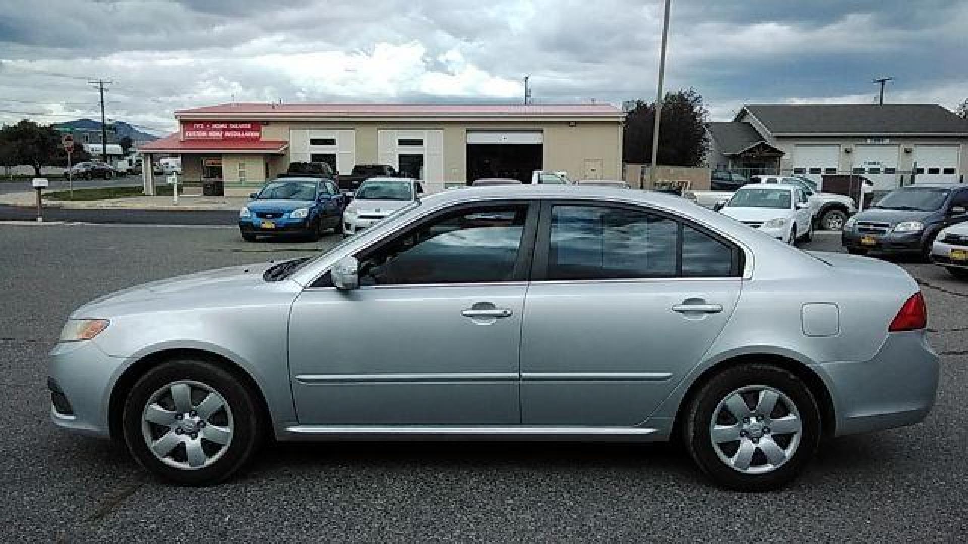 2009 Kia Optima LX (KNAGE228395) with an 2.4L L4 DOHC 16V engine, 4-Speed Automatic transmission, located at 1821 N Montana Ave., Helena, MT, 59601, (406) 422-1031, 0.000000, 0.000000 - Photo#7