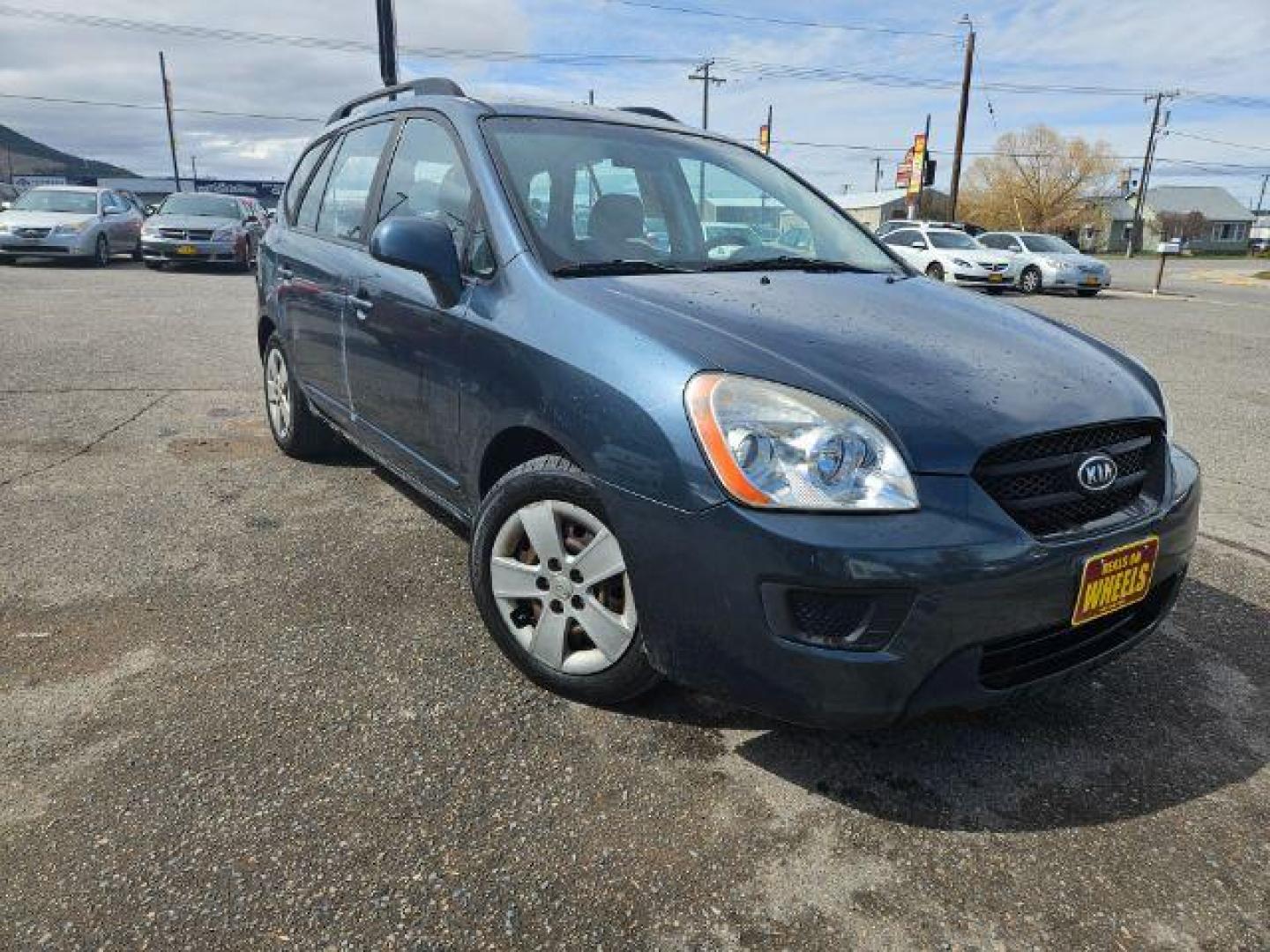 2009 Kia Rondo LX (KNAFG529097) with an 2.4L L4 DOHC 16V engine, 4-Speed Automatic transmission, located at 1821 N Montana Ave., Helena, MT, 59601, (406) 422-1031, 0.000000, 0.000000 - Photo#1