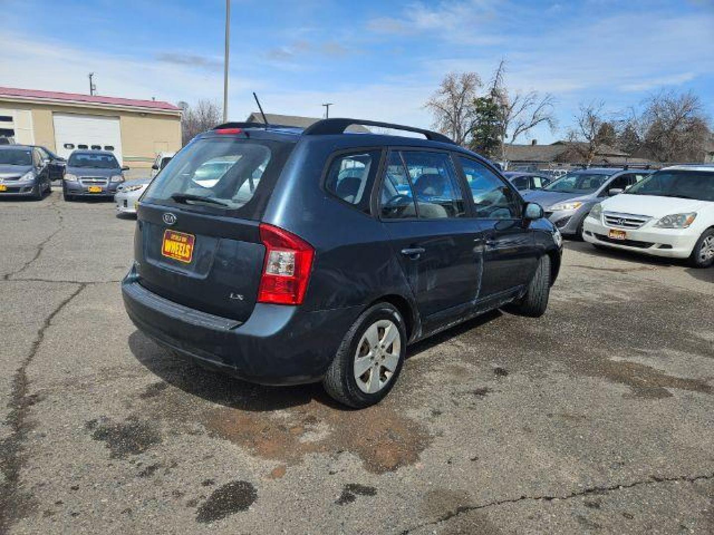 2009 Kia Rondo LX (KNAFG529097) with an 2.4L L4 DOHC 16V engine, 4-Speed Automatic transmission, located at 1821 N Montana Ave., Helena, MT, 59601, (406) 422-1031, 0.000000, 0.000000 - Photo#3