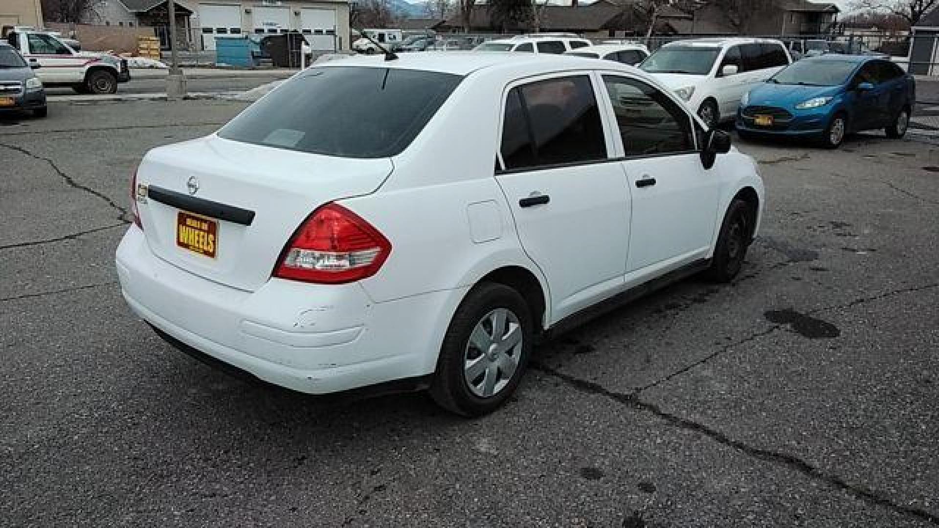 2009 Fresh Powder Nissan Versa 1.6 Base Sedan (3N1CC11E29L) with an 1.6L L4 DOHC 16V engine, located at 1821 N Montana Ave., Helena, MT, 59601, (406) 422-1031, 0.000000, 0.000000 - Photo#4