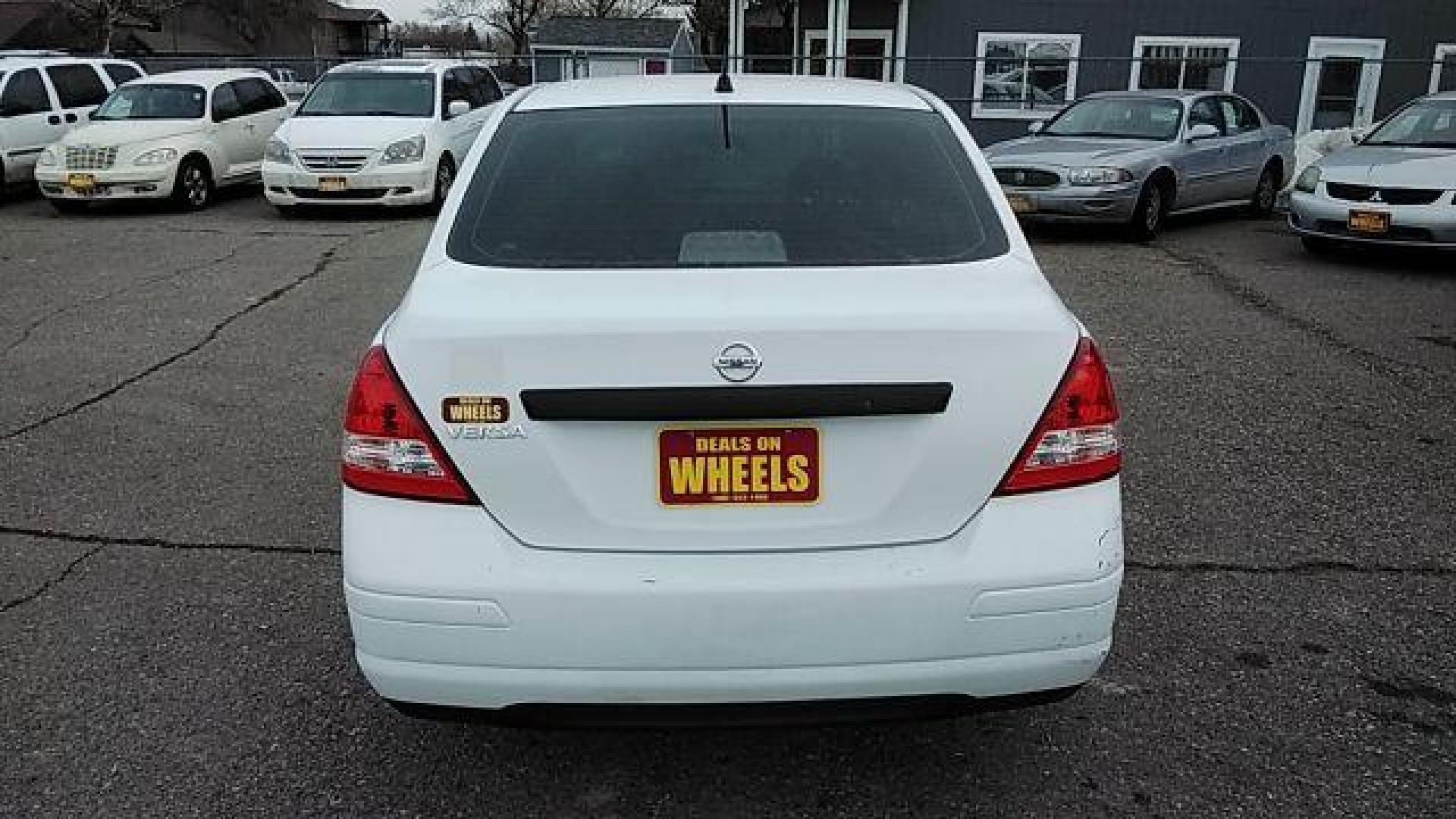 2009 Fresh Powder Nissan Versa 1.6 Base Sedan (3N1CC11E29L) with an 1.6L L4 DOHC 16V engine, located at 1821 N Montana Ave., Helena, MT, 59601, (406) 422-1031, 0.000000, 0.000000 - Photo#5