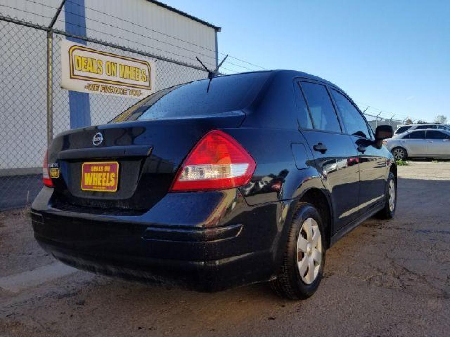 2009 Nissan Versa 1.6 Base Sedan (3N1CC11E79L) with an 1.6L L4 DOHC 16V engine, 5-Speed Manual transmission, located at 601 E. Idaho St., Kalispell, MT, 59901, 0.000000, 0.000000 - Photo#4