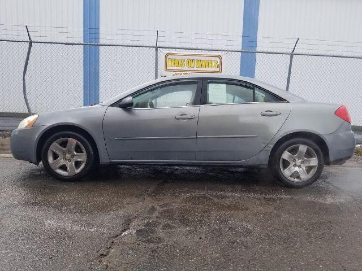 2009 Pontiac G6 Sedan (1G2ZG57BX94) with an 2.4L L4 DOHC 16V engine, 4-Speed Automatic transmission, located at 4801 10th Ave S,, Great Falls, MT, 59405, 0.000000, 0.000000 - Photo#6