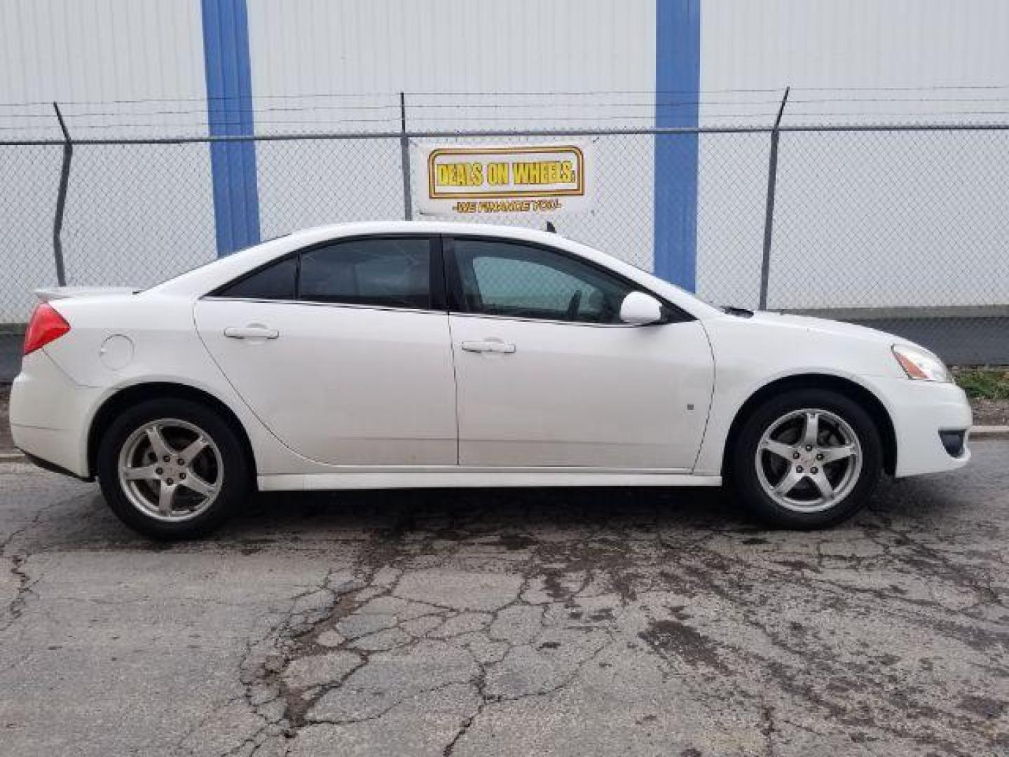 2009 Pontiac G6 Sedan (1G2ZJ57K694) with an 3.5L V6 OHV 12V engine, 4-Speed Automatic transmission, located at 601 E. Idaho St., Kalispell, MT, 59901, 0.000000, 0.000000 - Photo#5