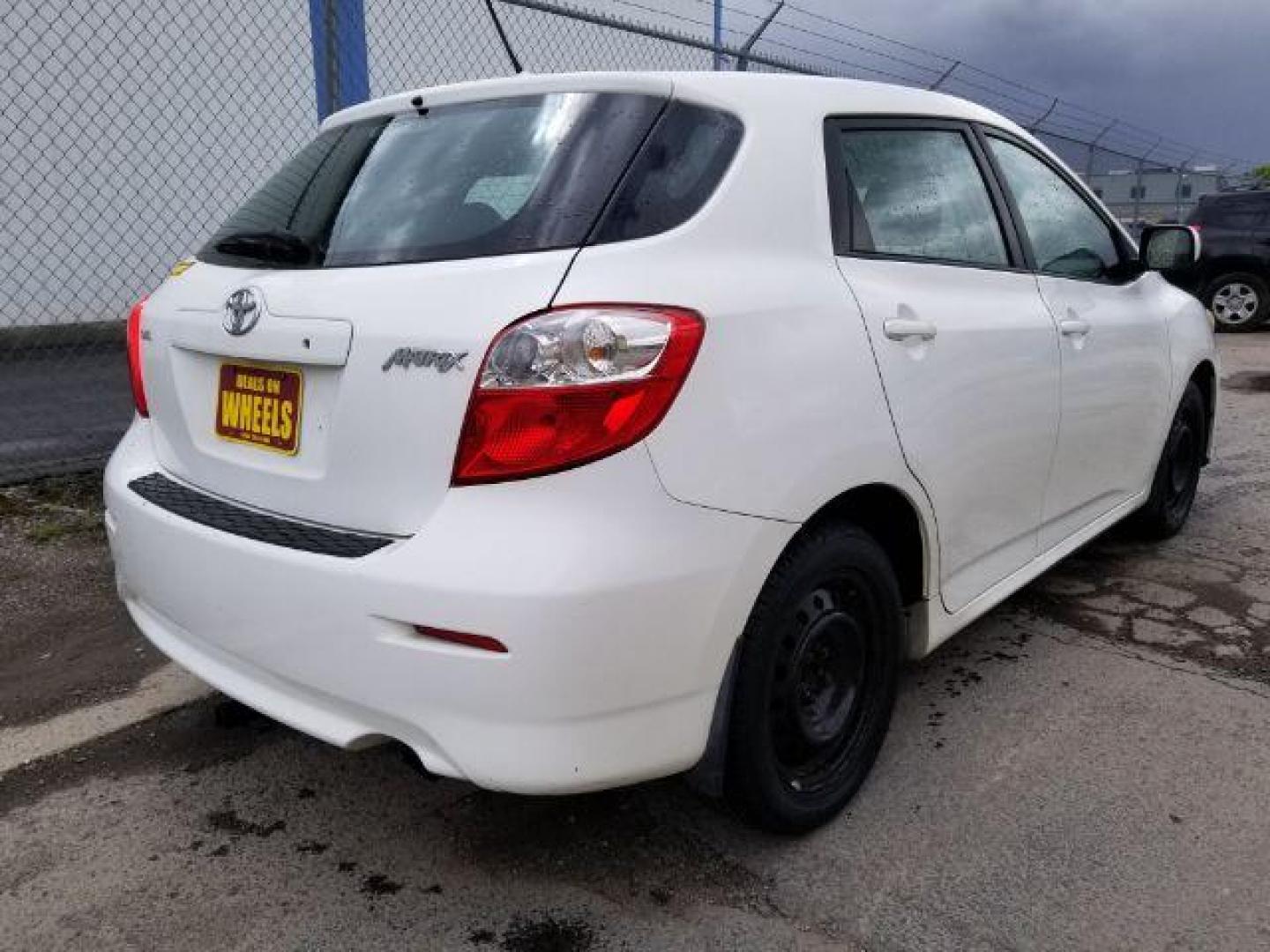 2009 Toyota Matrix Base 4-Speed AT (2T1KU40E09C) with an 1.8L L4 DOHC 16V engine, 4-Speed Automatic transmission, located at 1821 N Montana Ave., Helena, MT, 59601, (406) 422-1031, 0.000000, 0.000000 - Photo#4