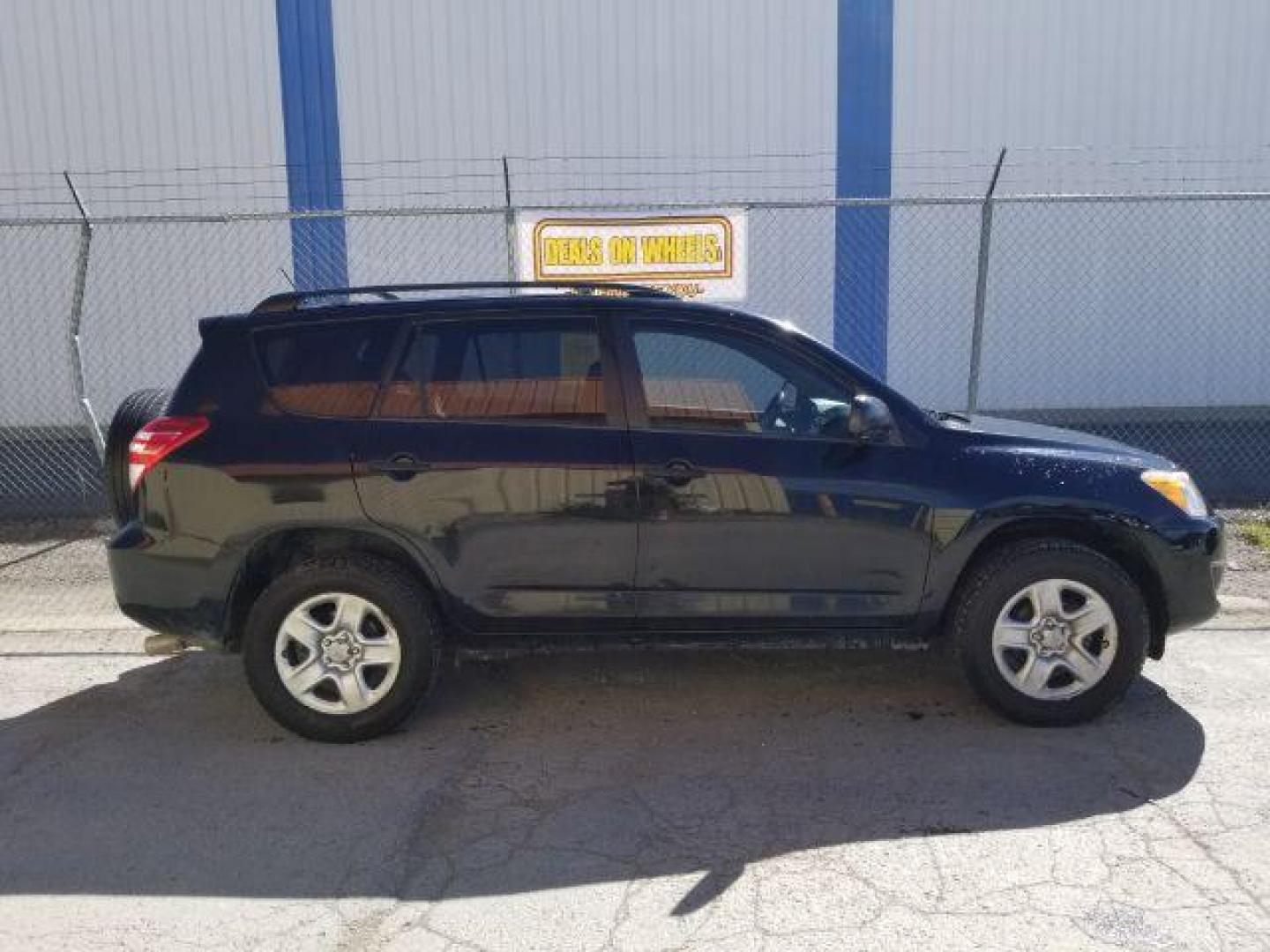 2009 Black Toyota RAV4 SPORT UTILITY 4-DR (JTMBF33V395) with an 2.4L L4 DOHC 16V engine, 4-Speed Automatic transmission, located at 1821 N Montana Ave., Helena, MT, 59601, (406) 422-1031, 0.000000, 0.000000 - Photo#5