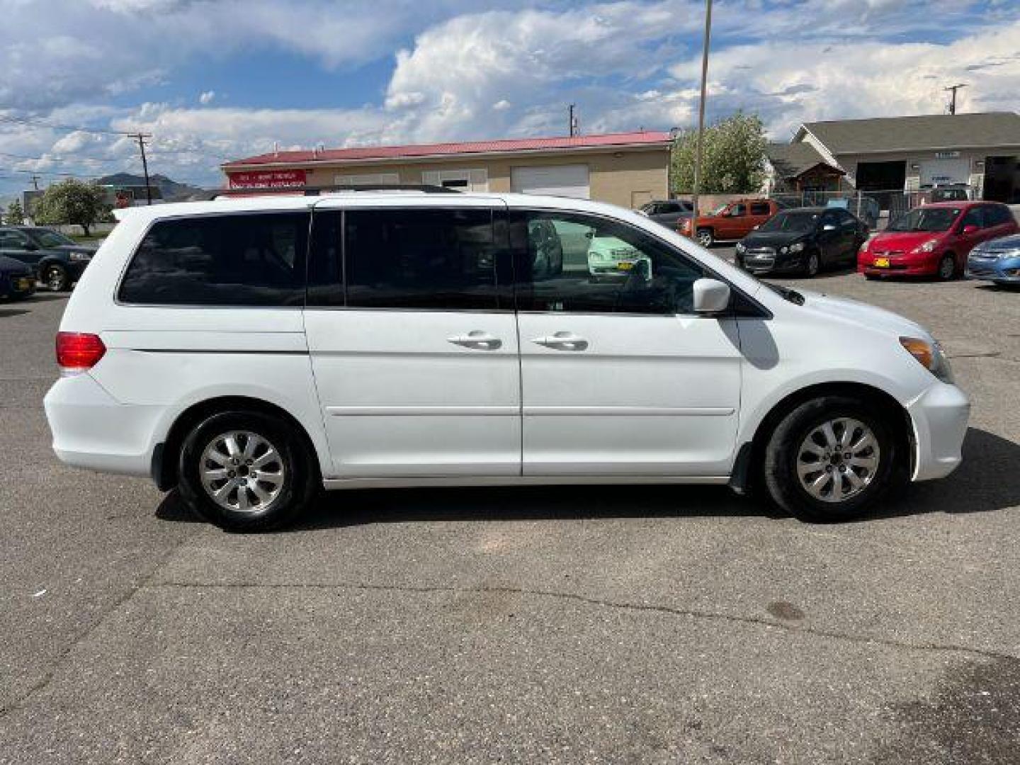 2010 Honda Odyssey EX-L w/ DVD and Navi (5FNRL3H74AB) with an 3.5L V6 SOHC 24V engine, 5-Speed Automatic transmission, located at 1821 N Montana Ave., Helena, MT, 59601, (406) 422-1031, 0.000000, 0.000000 - Photo#3