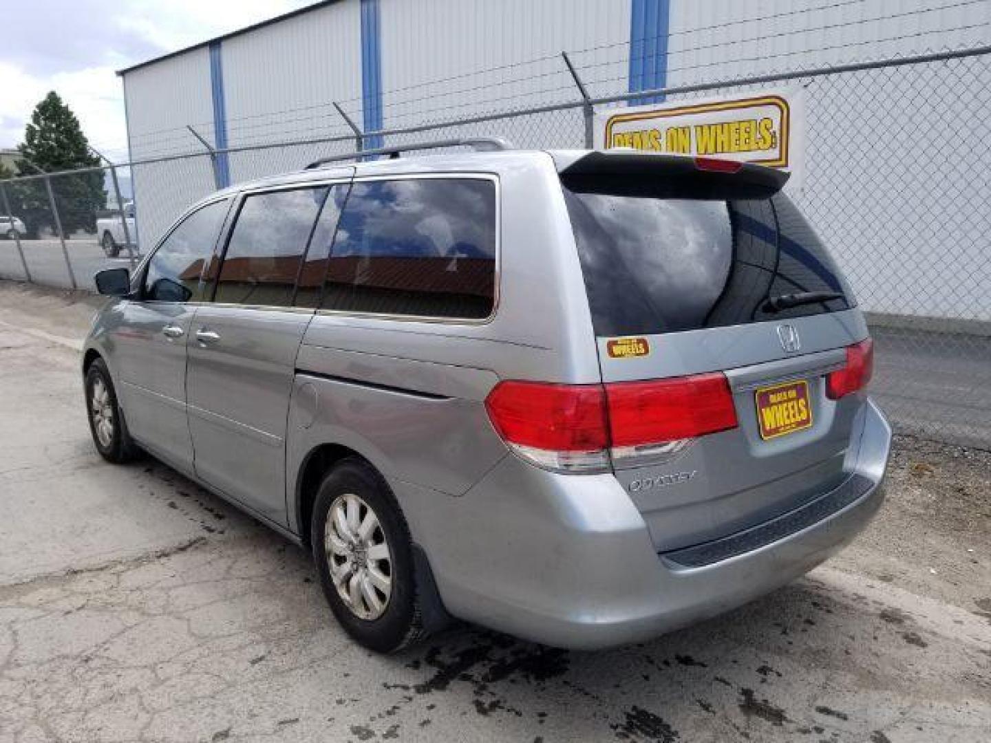 2010 Honda Odyssey EX-L w/ DVD and Navigation (5FNRL3H78AB) with an 3.5L V6 SOHC 24V engine, 5-Speed Automatic transmission, located at 1821 N Montana Ave., Helena, MT, 59601, (406) 422-1031, 0.000000, 0.000000 - Photo#3