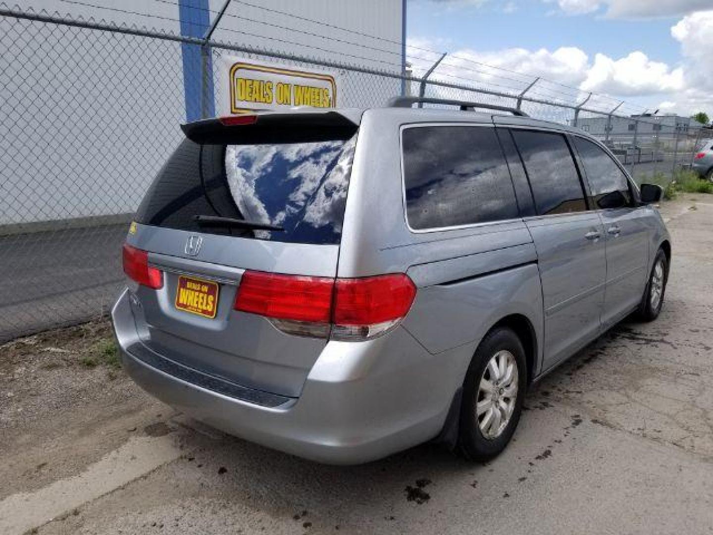 2010 Honda Odyssey EX-L w/ DVD and Navigation (5FNRL3H78AB) with an 3.5L V6 SOHC 24V engine, 5-Speed Automatic transmission, located at 1821 N Montana Ave., Helena, MT, 59601, (406) 422-1031, 0.000000, 0.000000 - Photo#4