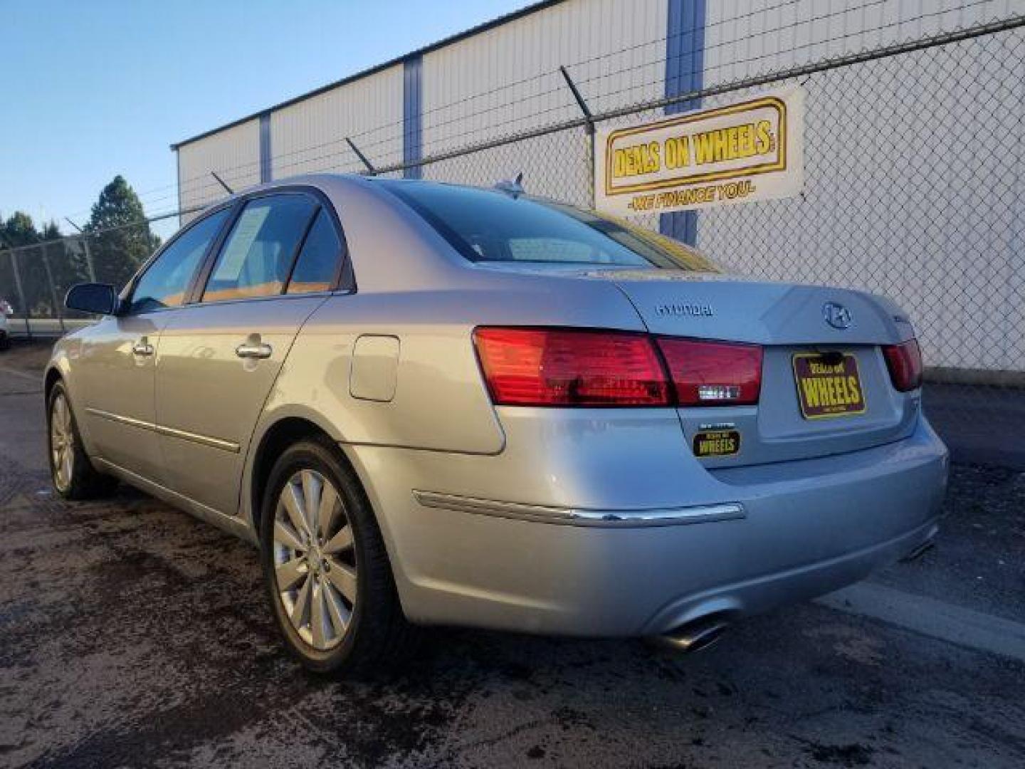 2010 Hyundai Sonata Limited V6 (5NPEU4AF1AH) with an 3.3L V6 DOHC 24V engine, 5-Speed Automatic transmission, located at 4801 10th Ave S,, Great Falls, MT, 59405, 0.000000, 0.000000 - Photo#5