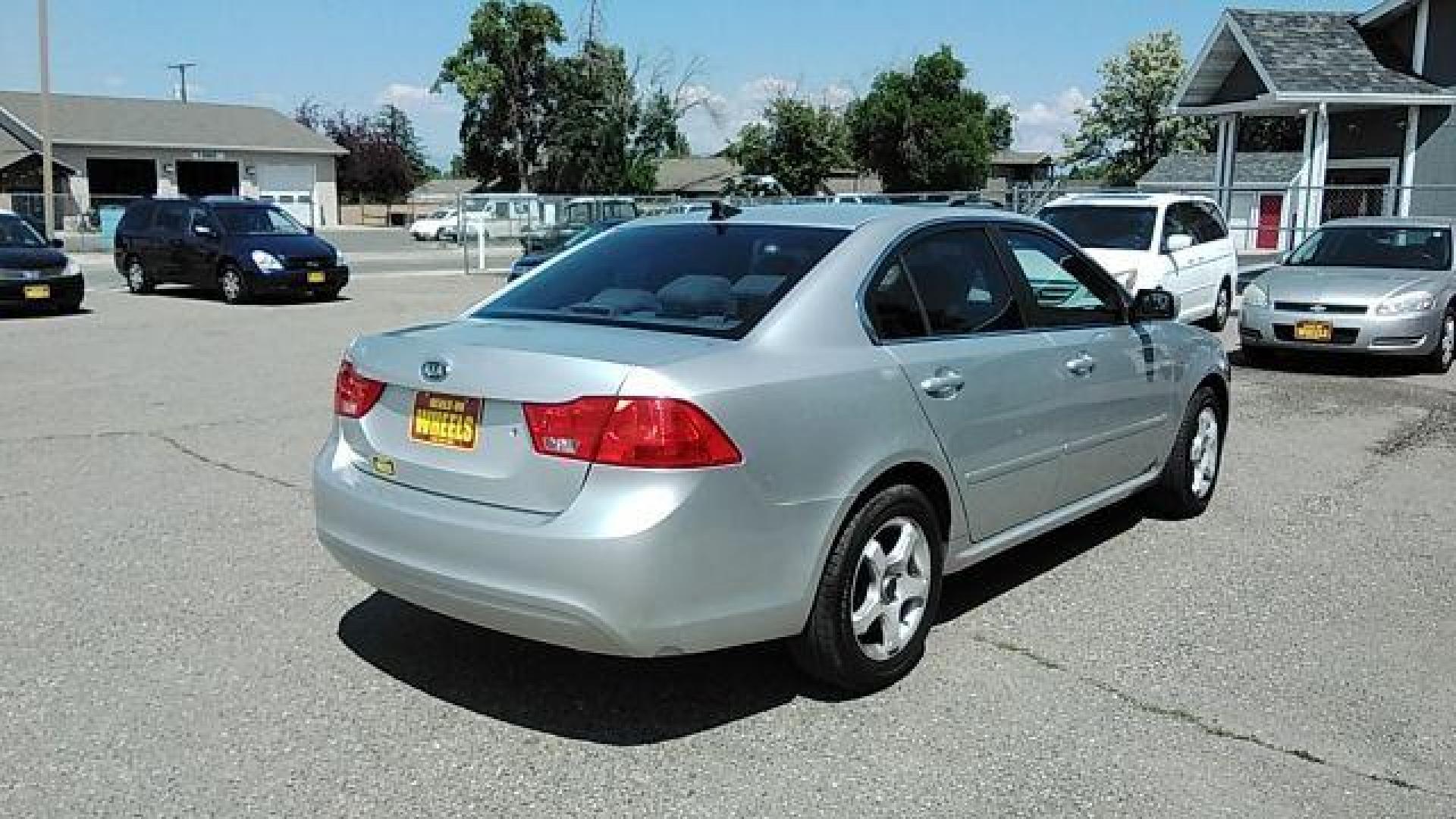 2010 Kia Optima LX (KNAGG4A80A5) with an 2.4L L4 DOHC 16V engine, 4-Speed Automatic transmission, located at 1821 N Montana Ave., Helena, MT, 59601, (406) 422-1031, 0.000000, 0.000000 - Photo#4