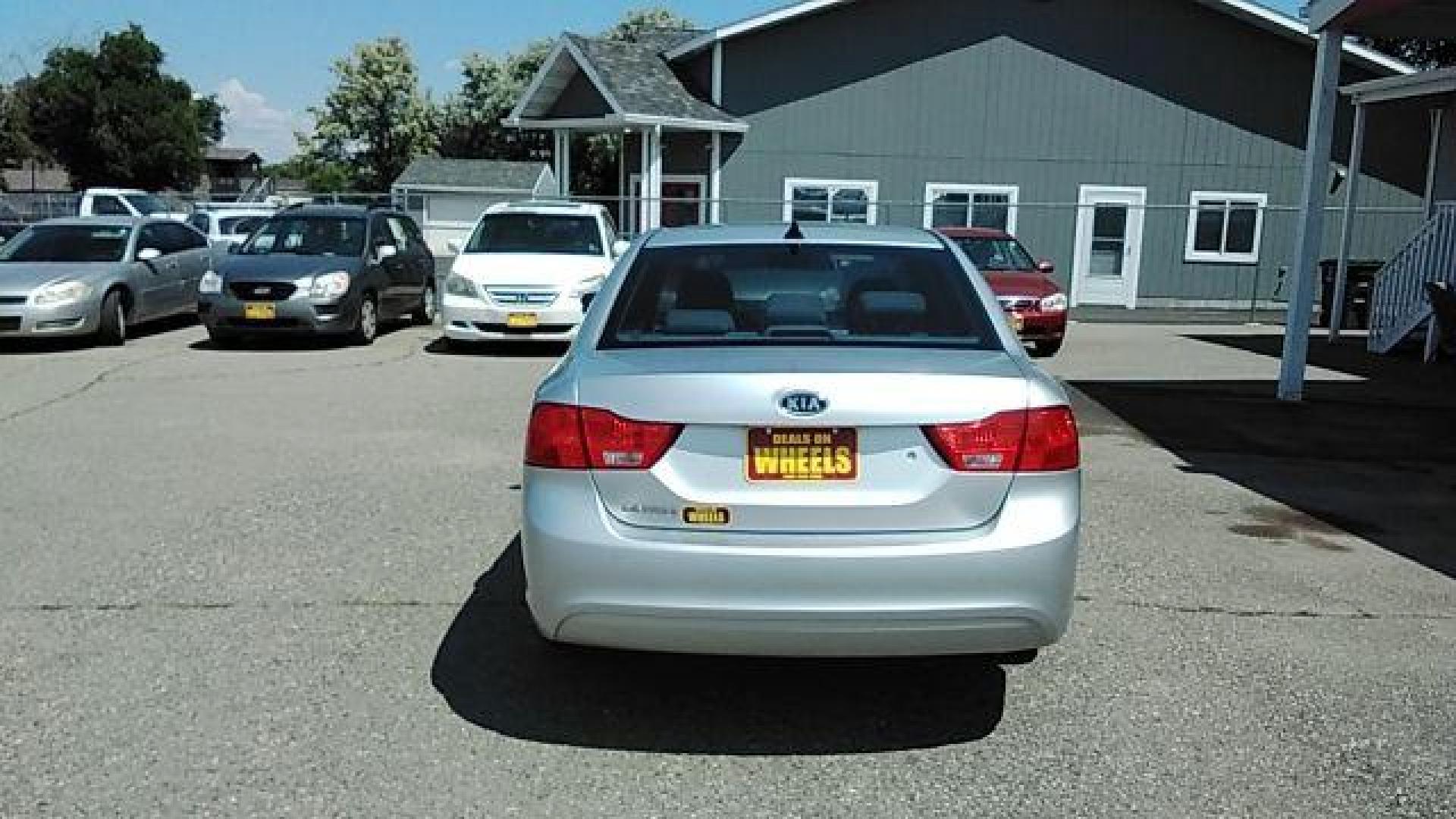 2010 Kia Optima LX (KNAGG4A80A5) with an 2.4L L4 DOHC 16V engine, 4-Speed Automatic transmission, located at 1821 N Montana Ave., Helena, MT, 59601, (406) 422-1031, 0.000000, 0.000000 - Photo#5