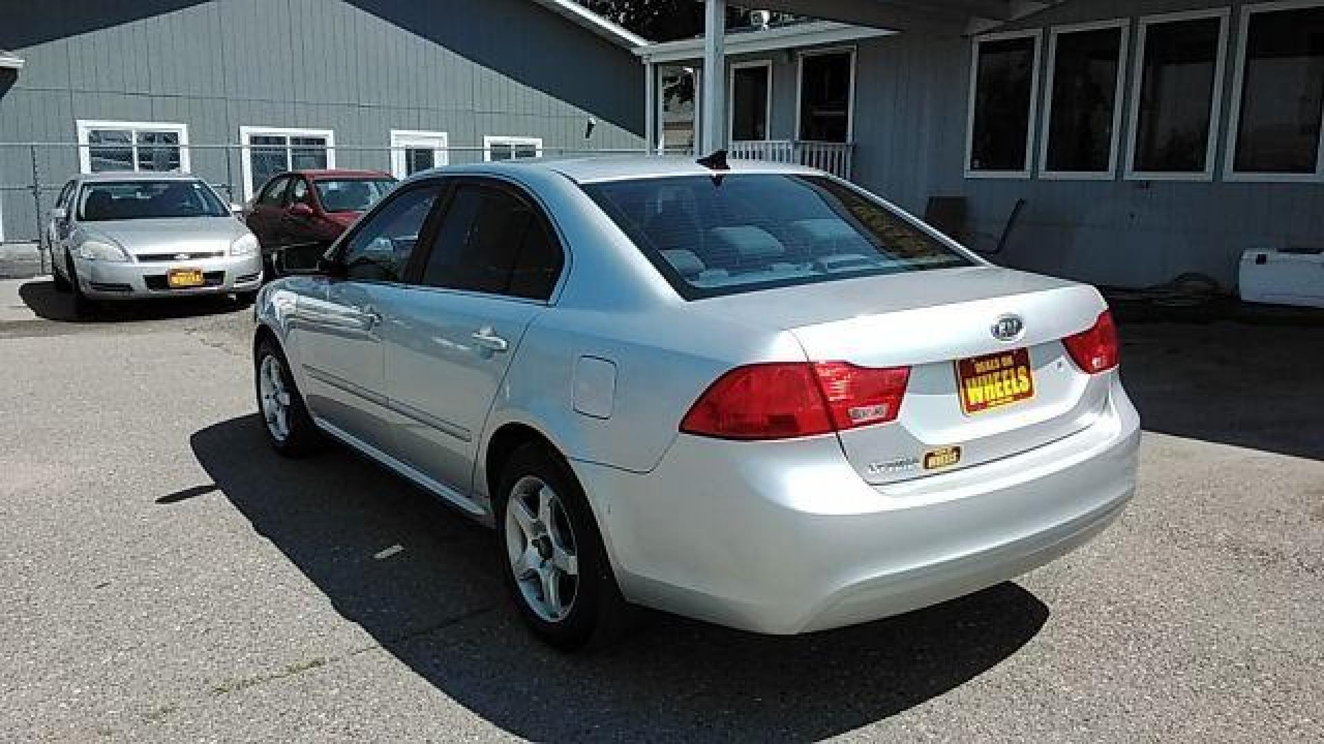 2010 Kia Optima LX (KNAGG4A80A5) with an 2.4L L4 DOHC 16V engine, 4-Speed Automatic transmission, located at 1821 N Montana Ave., Helena, MT, 59601, (406) 422-1031, 0.000000, 0.000000 - Photo#6