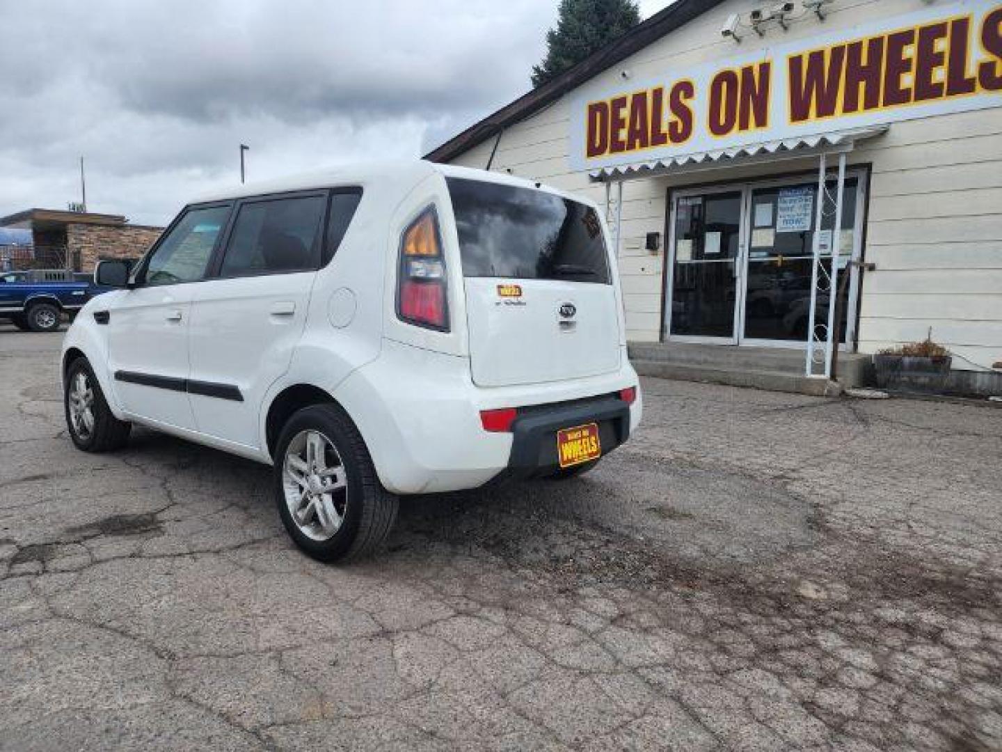 2010 Kia Soul ! (KNDJT2A23A7) with an 2.0L L4 DOHC 16V engine, located at 1800 West Broadway, Missoula, 59808, (406) 543-1986, 46.881348, -114.023628 - Photo#3