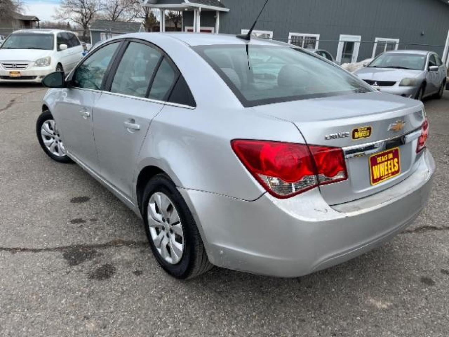 2011 Chevrolet Cruze 2LS (1G1PC5SHXB7) with an 1.8L L4 DOHC 16V FFV engine, 6-Speed Automatic transmission, located at 1821 N Montana Ave., Helena, MT, 59601, (406) 422-1031, 0.000000, 0.000000 - Photo#2