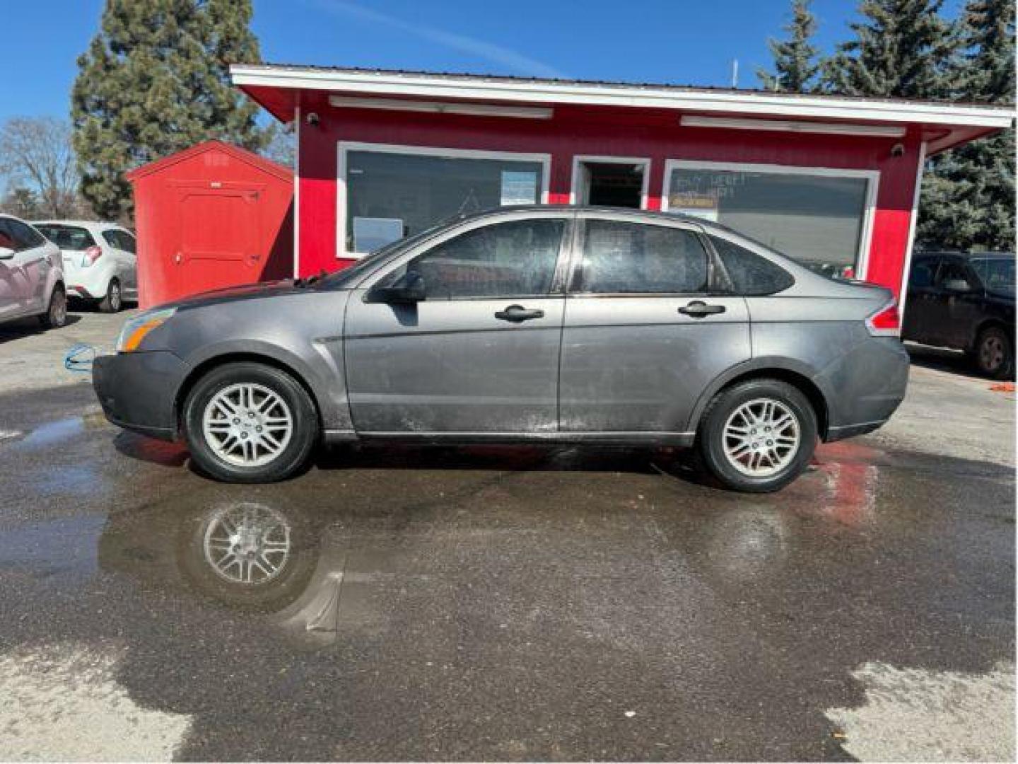 2011 Ford Focus SE Sedan (1FAHP3FN1BW) with an 2.0L L4 DOHC 16V engine, located at 601 E. Idaho St., Kalispell, MT, 59901, 0.000000, 0.000000 - Photo#1