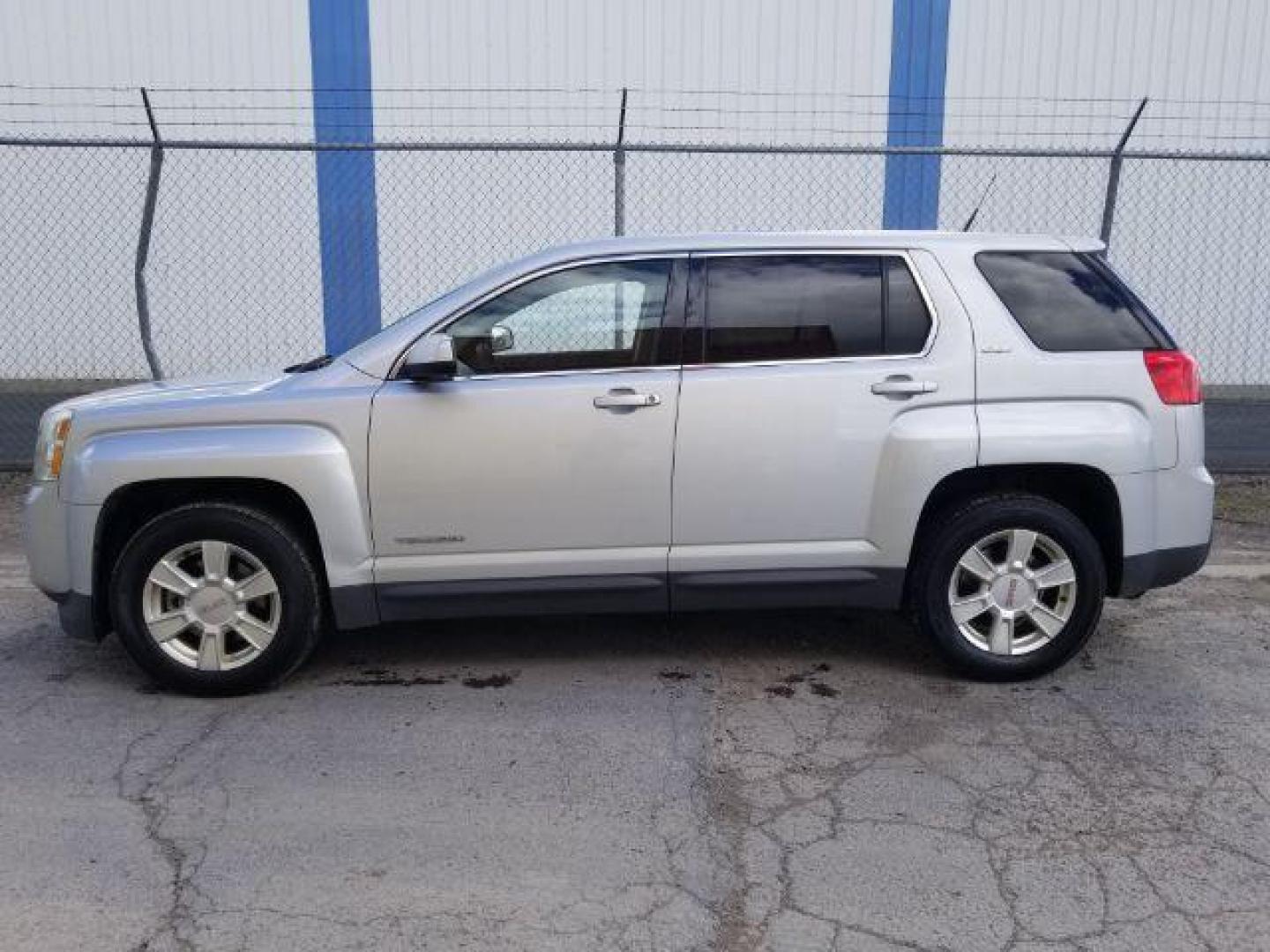 2011 GMC Terrain SLE1 FWD (2CTALMEC3B6) with an 2.4L L4 DOHC 16V engine, 6-Speed Automatic transmission, located at 4801 10th Ave S,, Great Falls, MT, 59405, 0.000000, 0.000000 - Photo#2