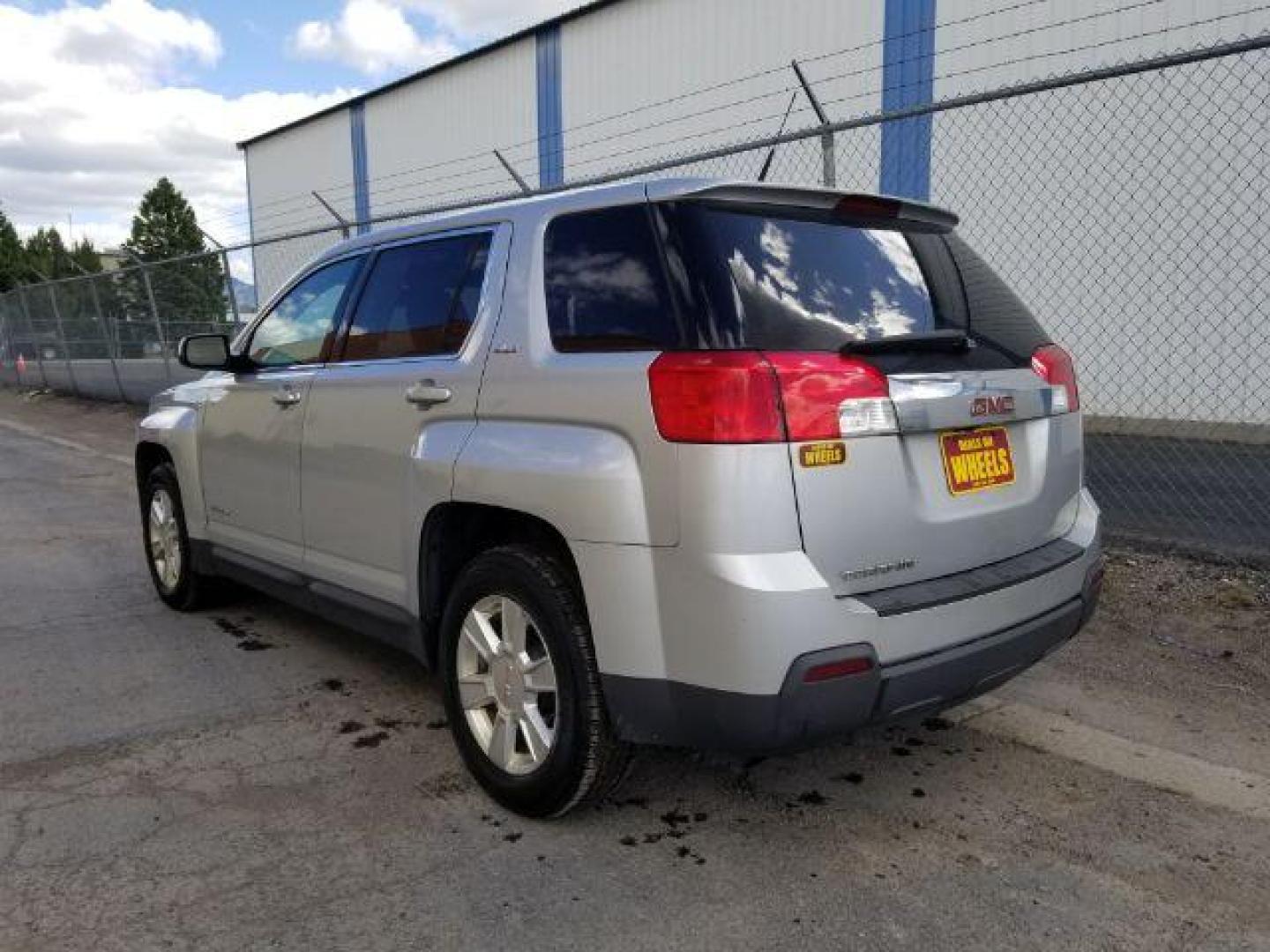 2011 GMC Terrain SLE1 FWD (2CTALMEC3B6) with an 2.4L L4 DOHC 16V engine, 6-Speed Automatic transmission, located at 4801 10th Ave S,, Great Falls, MT, 59405, 0.000000, 0.000000 - Photo#3