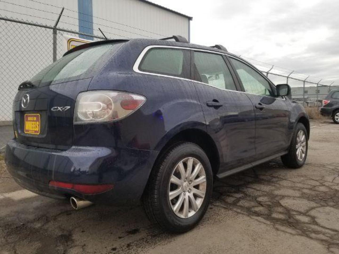 2011 Mazda CX-7 i SV (JM3ER2AM2B0) with an 2.5L L4 DOHC 16V engine, 5-Speed Automatic transmission, located at 601 E. Idaho St., Kalispell, MT, 59901, 0.000000, 0.000000 - Photo#4