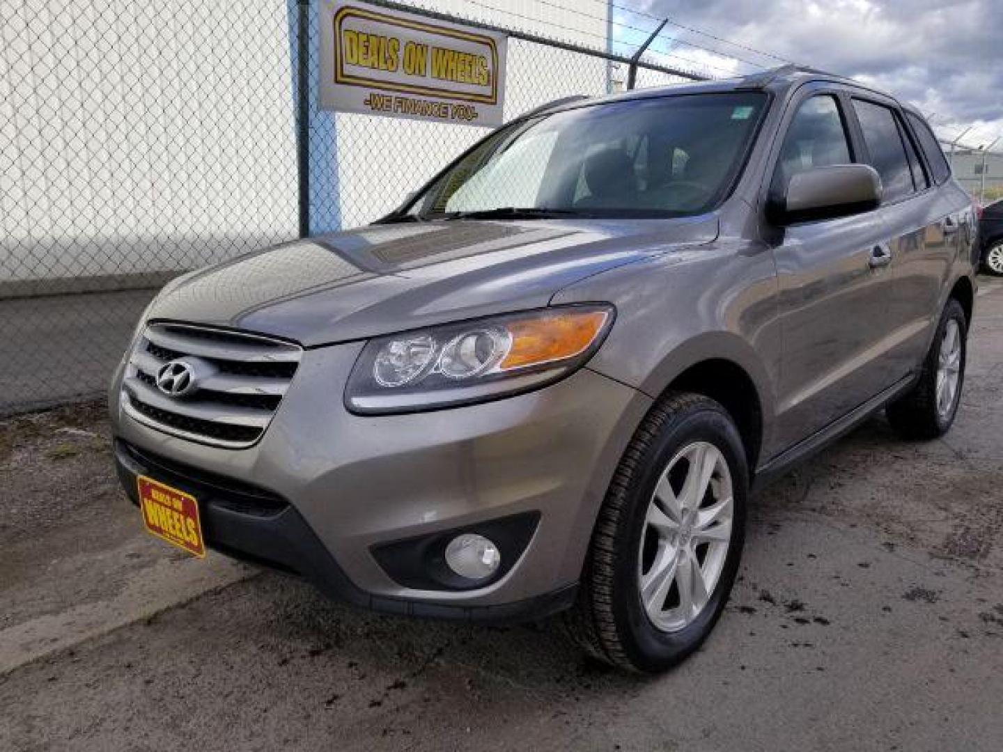 2012 Hyundai Santa Fe SE 3.5 4WD (5XYZHDAG9CG) with an 3.5L V6 DOHC 24V engine, 6-Speed Automatic transmission, located at 601 E. Idaho St., Kalispell, MT, 59901, 0.000000, 0.000000 - Photo#0