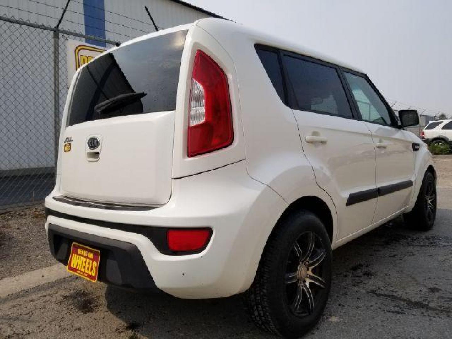 2012 Kia Soul Base (KNDJT2A58C7) with an 1.6L L4 DOHC 16V engine, 5-Speed Manual transmission, located at 4801 10th Ave S,, Great Falls, MT, 59405, 0.000000, 0.000000 - Photo#4