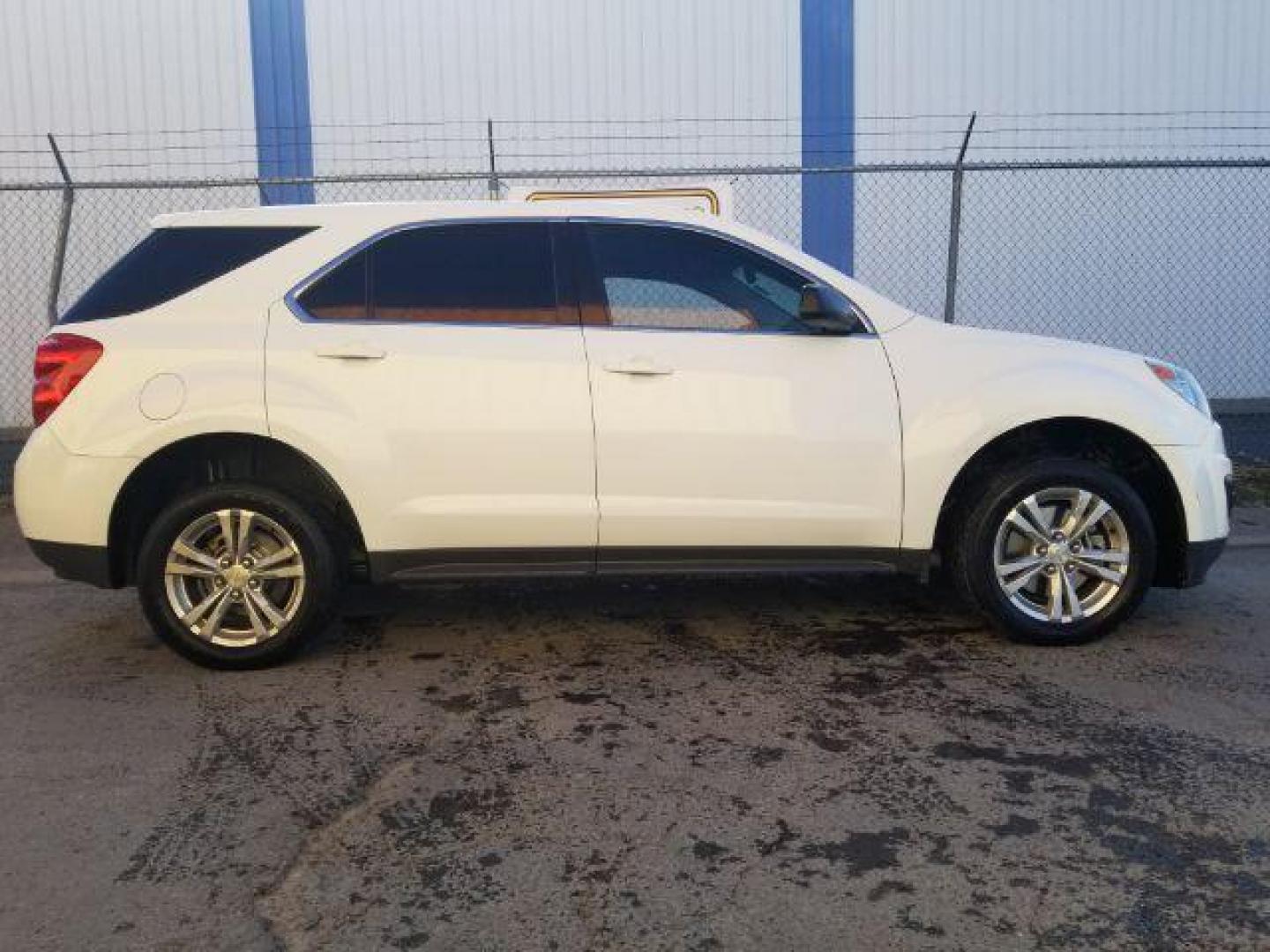 2013 Chevrolet Equinox LS AWD (2GNFLCEK2D6) with an 2.4L L4 DOHC 16V engine, 6-Speed Automatic transmission, located at 601 E. Idaho St., Kalispell, MT, 59901, 0.000000, 0.000000 - Photo#3