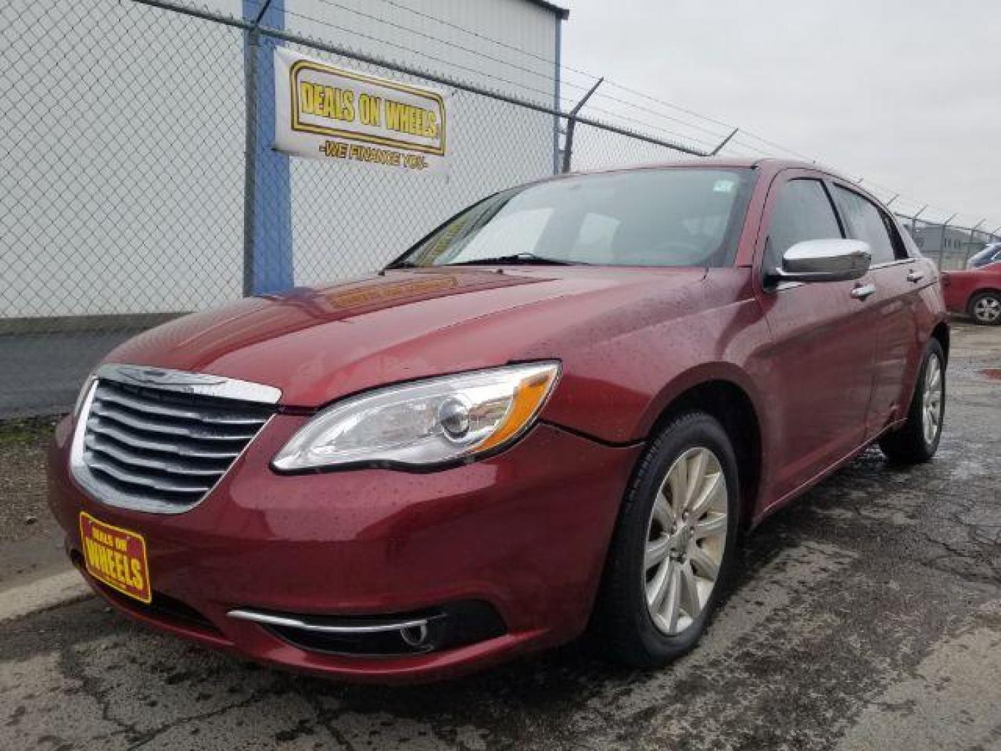 2013 Chrysler 200 Limited (1C3CCBCG7DN) with an 3.6L V6 DOHC 24V FFV engine, 6-Speed Automatic transmission, located at 601 E. Idaho St., Kalispell, MT, 59901, 0.000000, 0.000000 - Photo#1