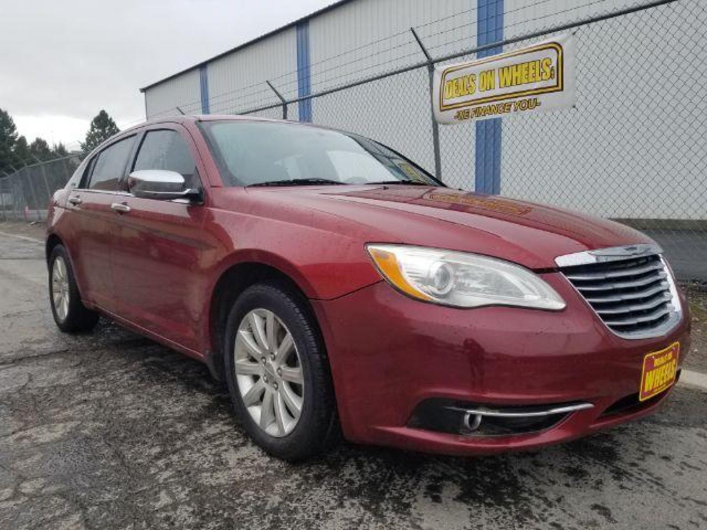 2013 Chrysler 200 Limited (1C3CCBCG7DN) with an 3.6L V6 DOHC 24V FFV engine, 6-Speed Automatic transmission, located at 601 E. Idaho St., Kalispell, MT, 59901, 0.000000, 0.000000 - Photo#2