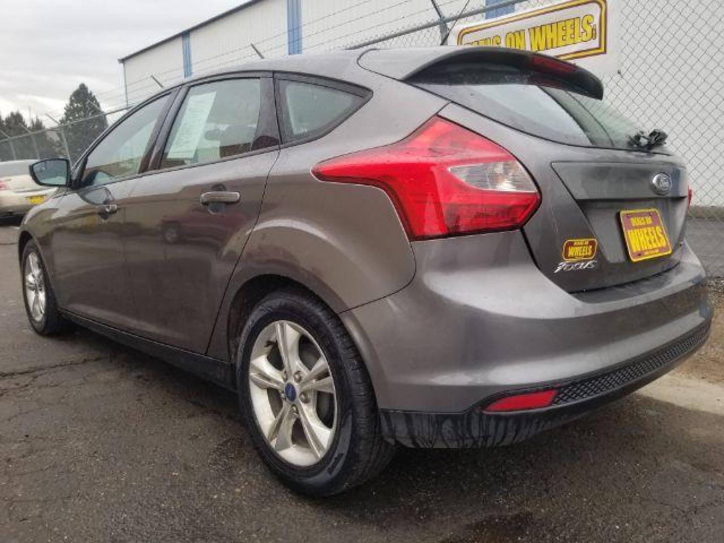 2013 Ford Focus SE Hatch (1FADP3K29DL) with an 2.0L L4 DOHC 16V engine, located at 601 E. Idaho St., Kalispell, MT, 59901, 0.000000, 0.000000 - Photo#5