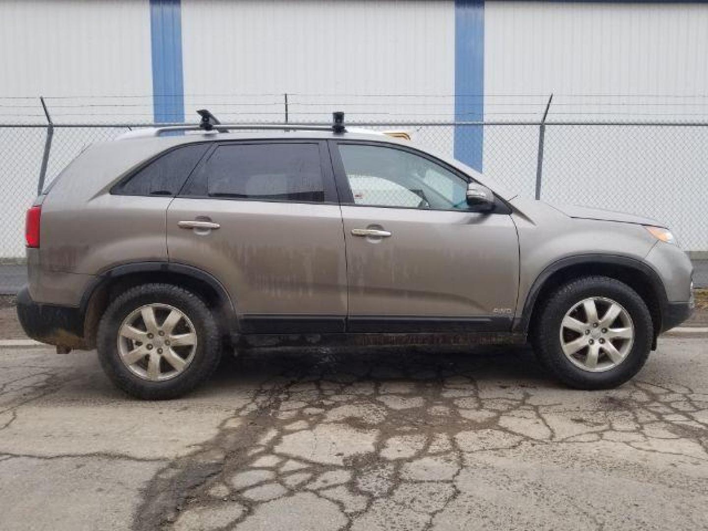 2013 Kia Sorento LX 4WD (5XYKTCA67DG) with an 2.4L L4 DOHC 16V engine, 6-Speed Automatic transmission, located at 601 E. Idaho St., Kalispell, MT, 59901, 0.000000, 0.000000 - Photo#3