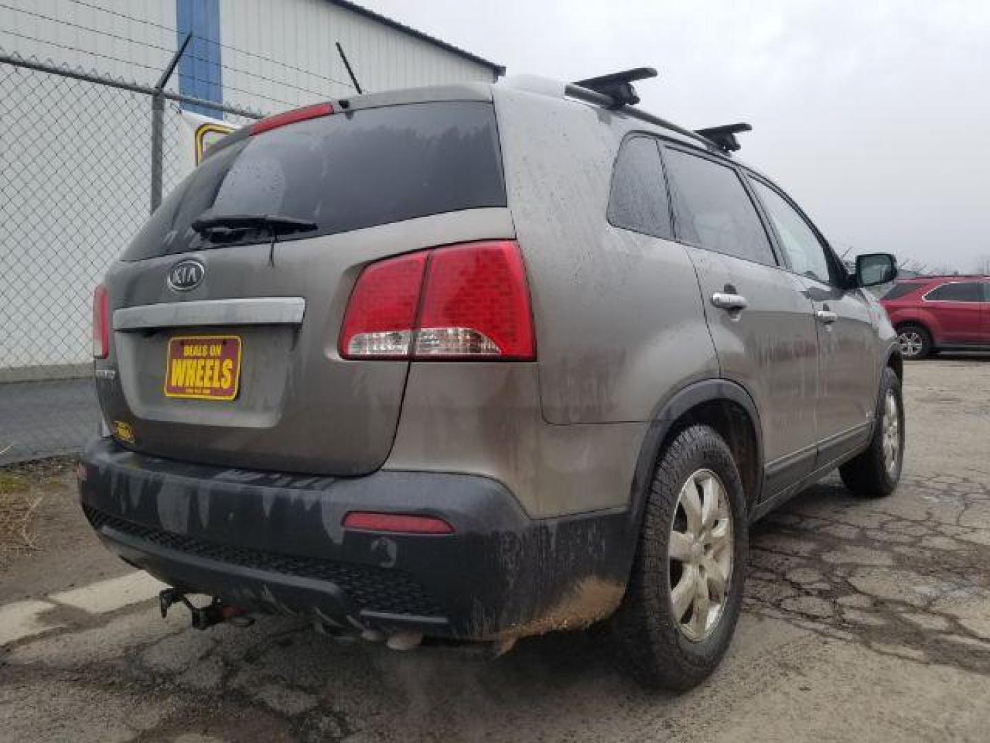 2013 Kia Sorento LX 4WD (5XYKTCA67DG) with an 2.4L L4 DOHC 16V engine, 6-Speed Automatic transmission, located at 601 E. Idaho St., Kalispell, MT, 59901, 0.000000, 0.000000 - Photo#4