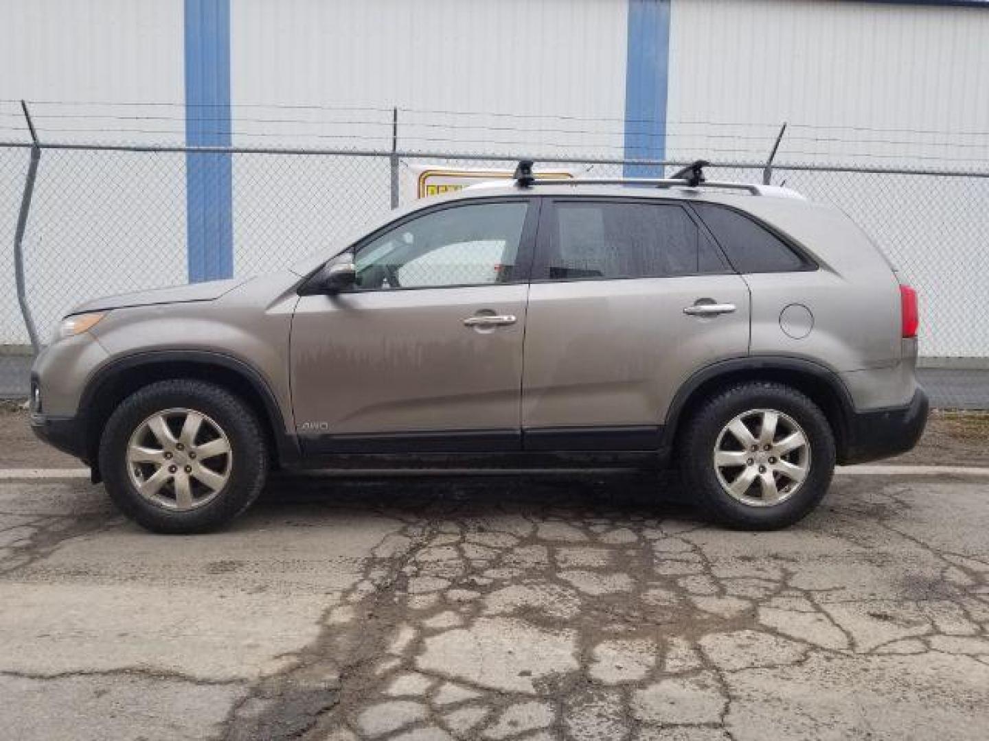 2013 Kia Sorento LX 4WD (5XYKTCA67DG) with an 2.4L L4 DOHC 16V engine, 6-Speed Automatic transmission, located at 601 E. Idaho St., Kalispell, MT, 59901, 0.000000, 0.000000 - Photo#6